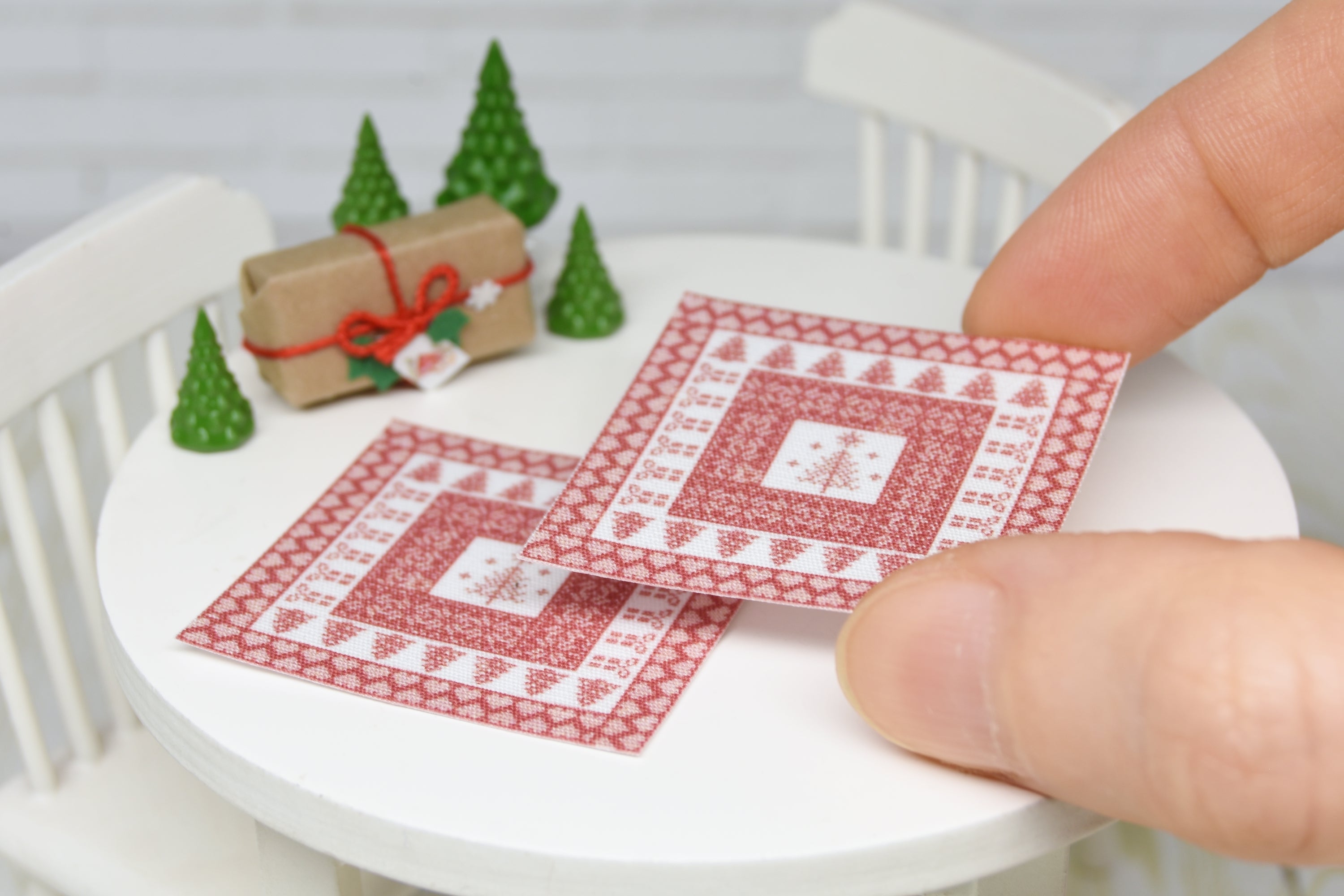 Christmas square table mat (1:12 scale)