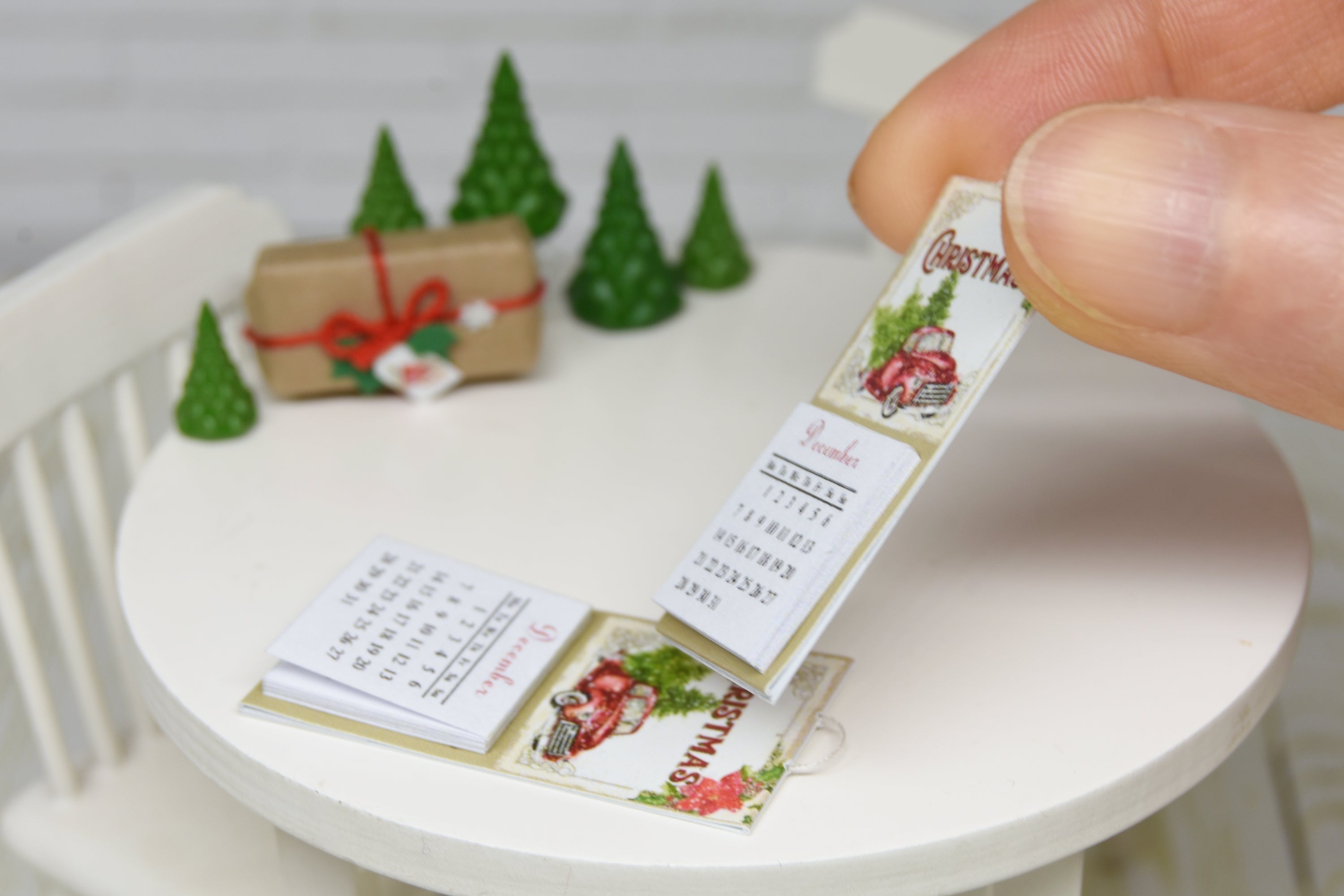 Hanging Calendar with 13 tear off pages (1:12 scale) Christmas