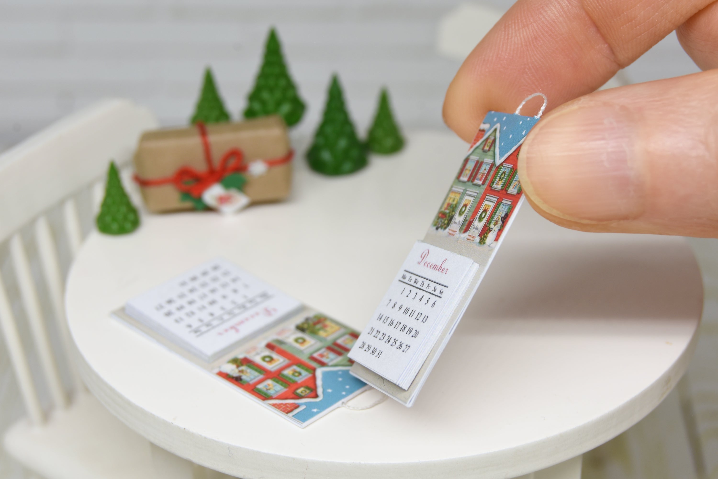Hanging Calendar with 13 tear off pages (1:12 scale) Christmas