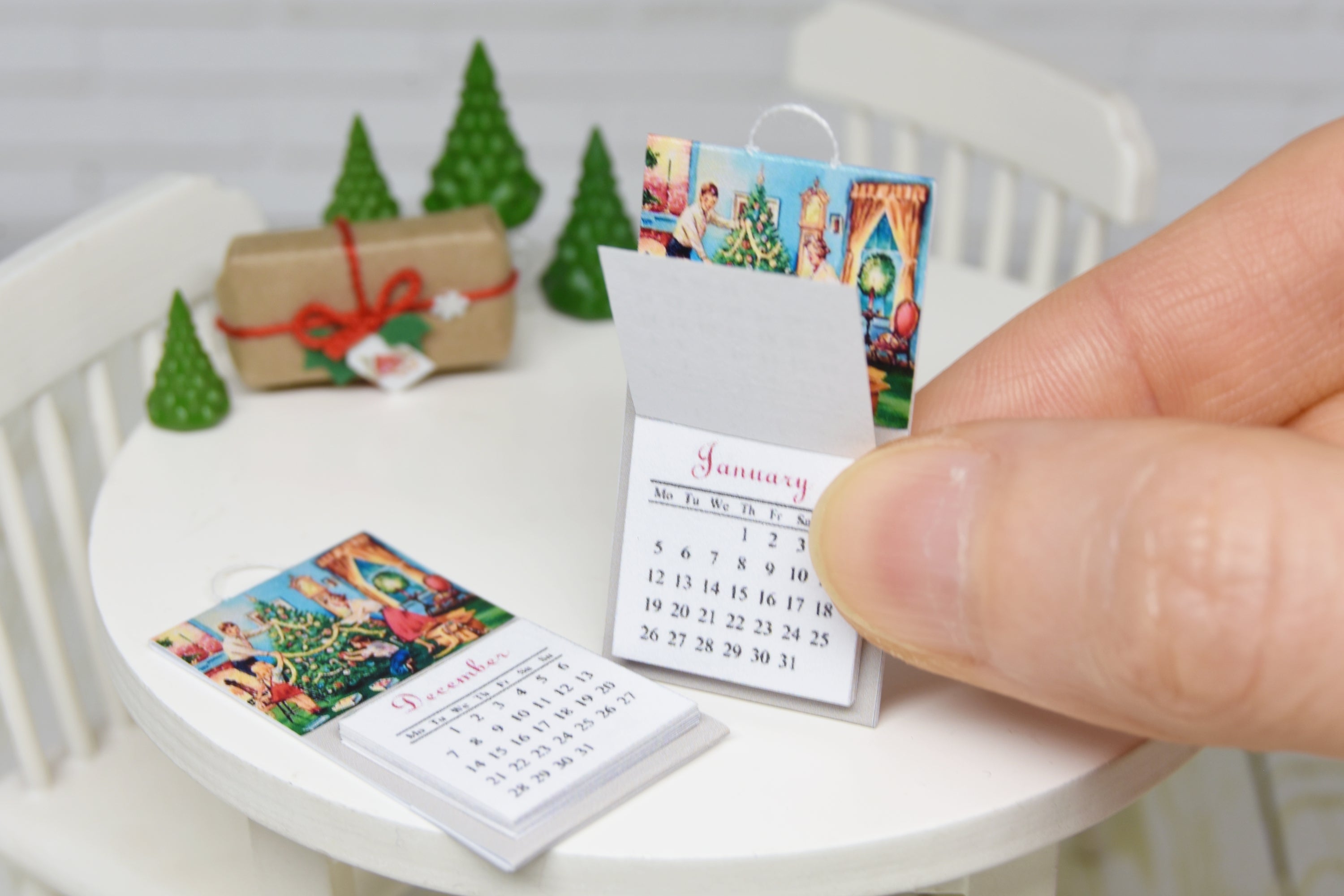 Hanging Calendar with 13 tear off pages (1:12 scale) Christmas