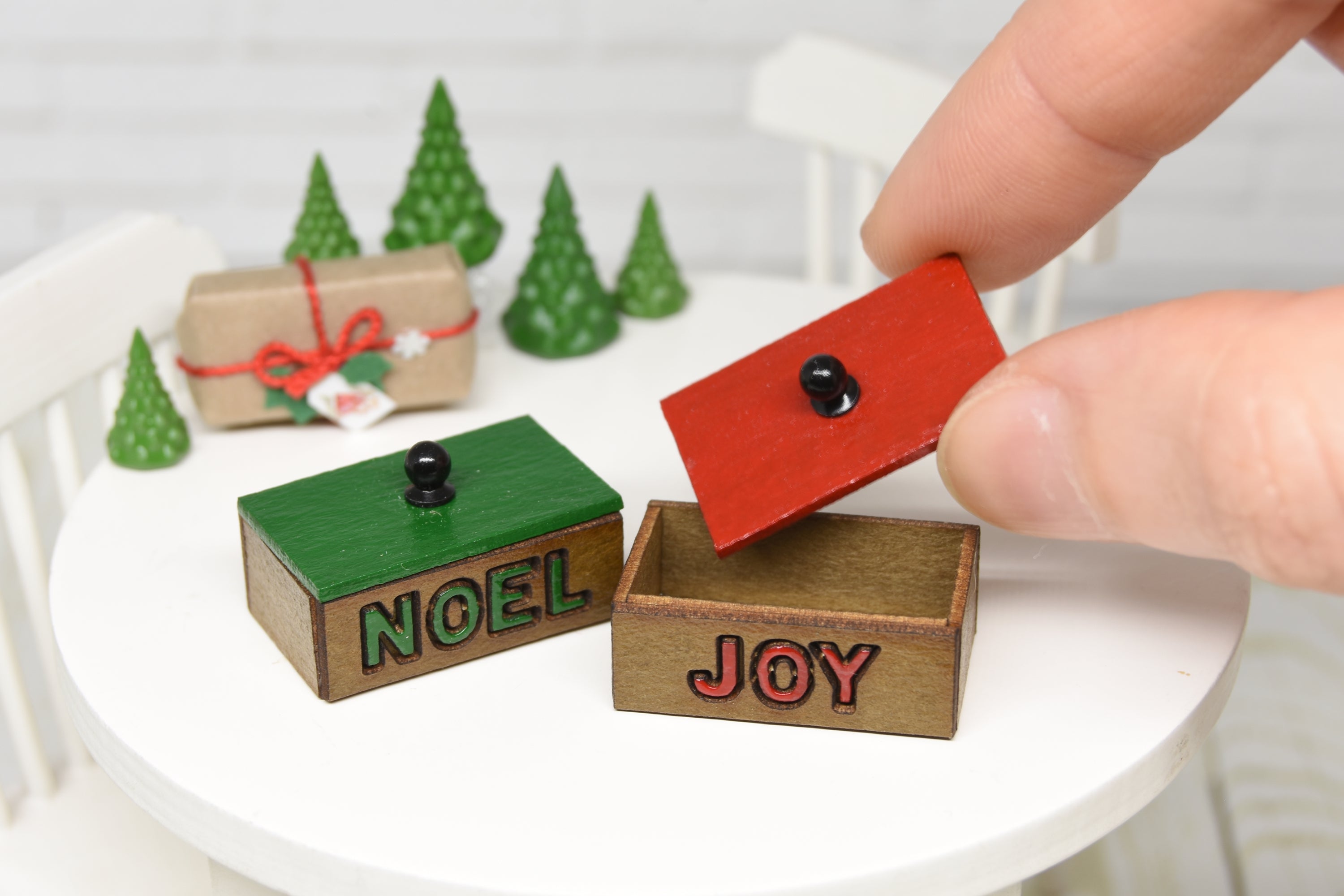 Christmas Boxes with removable lids - 2pcs (1:12 scale)