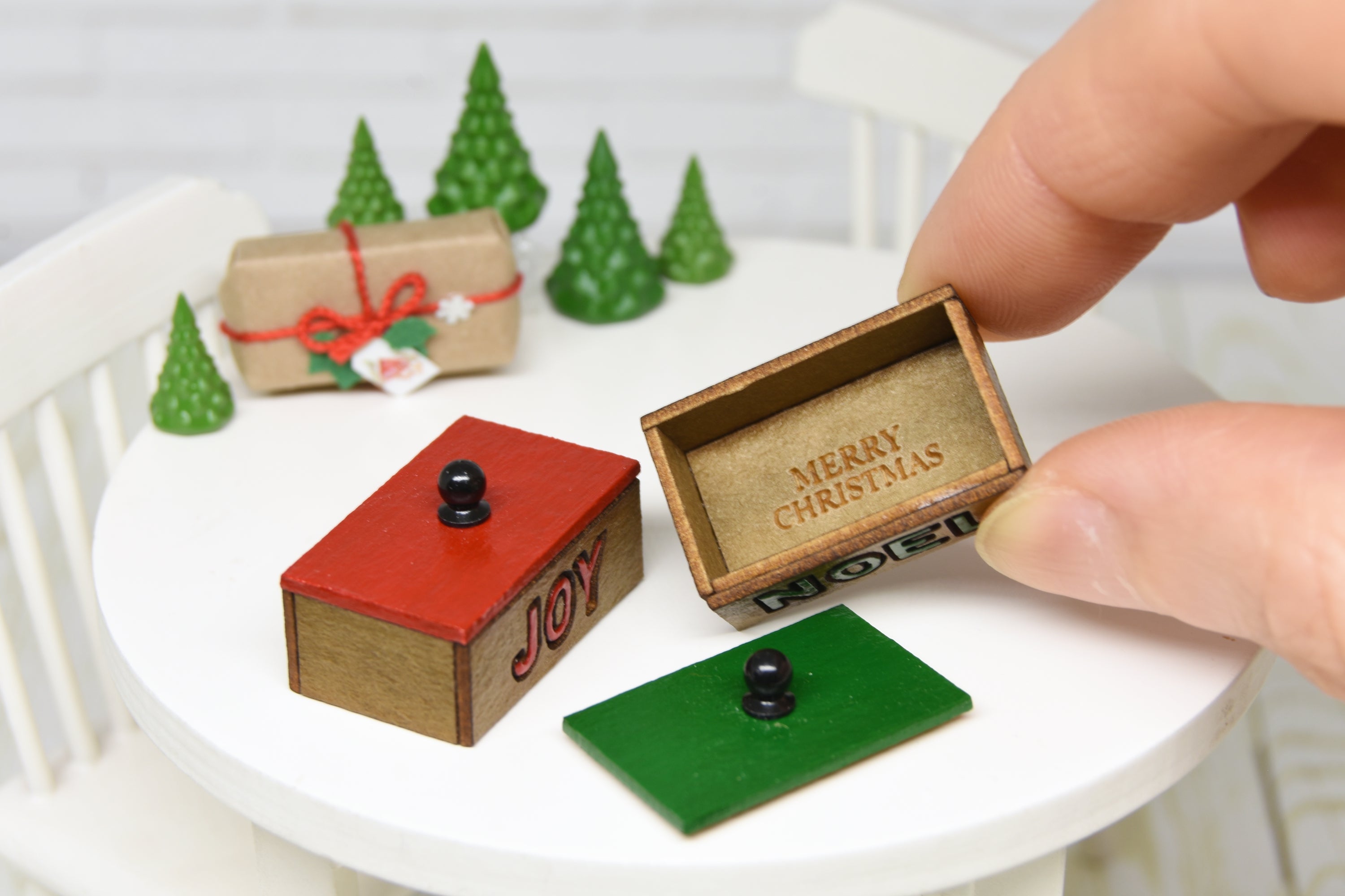 Christmas Boxes with removable lids - 2pcs (1:12 scale)