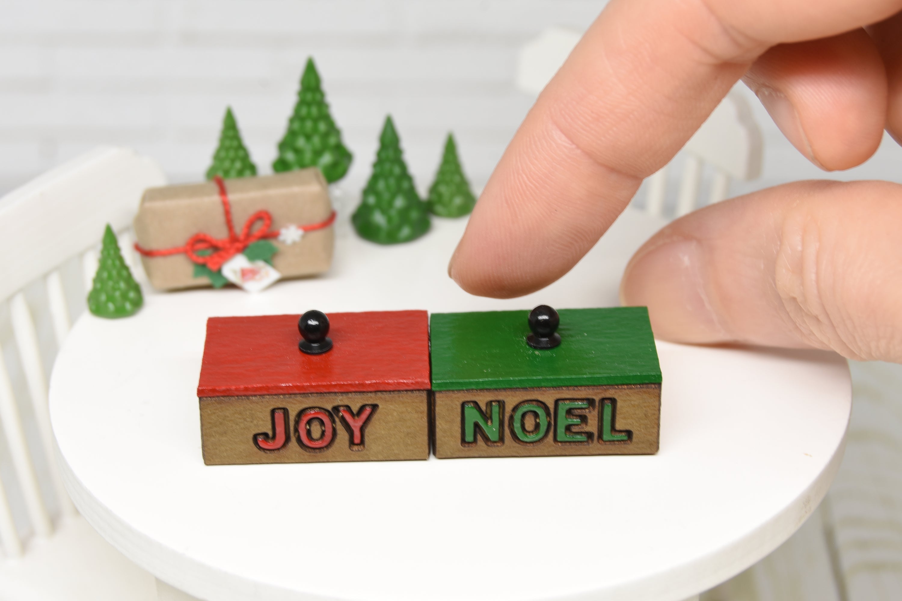 Christmas Boxes with removable lids - 2pcs (1:12 scale)