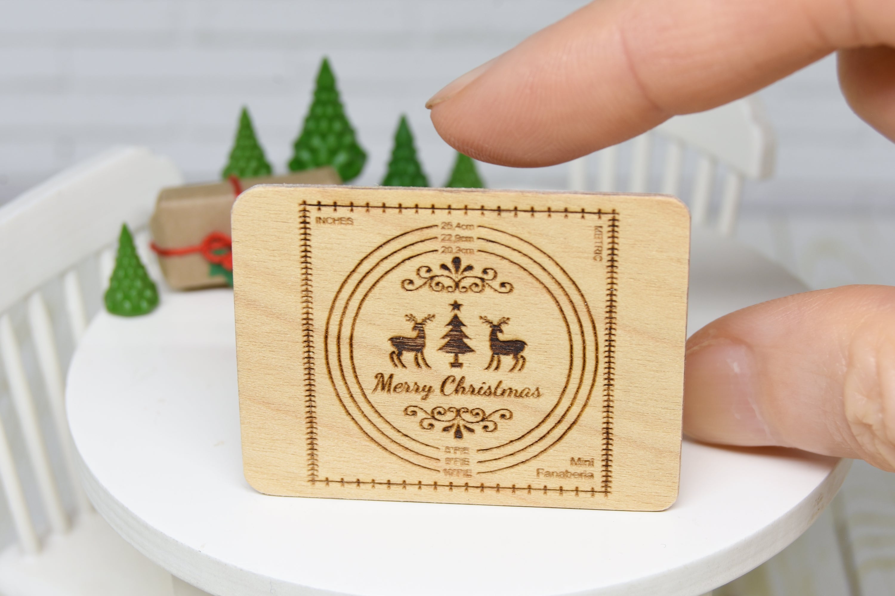 Christmas wooden pastry board (1:12 scale)