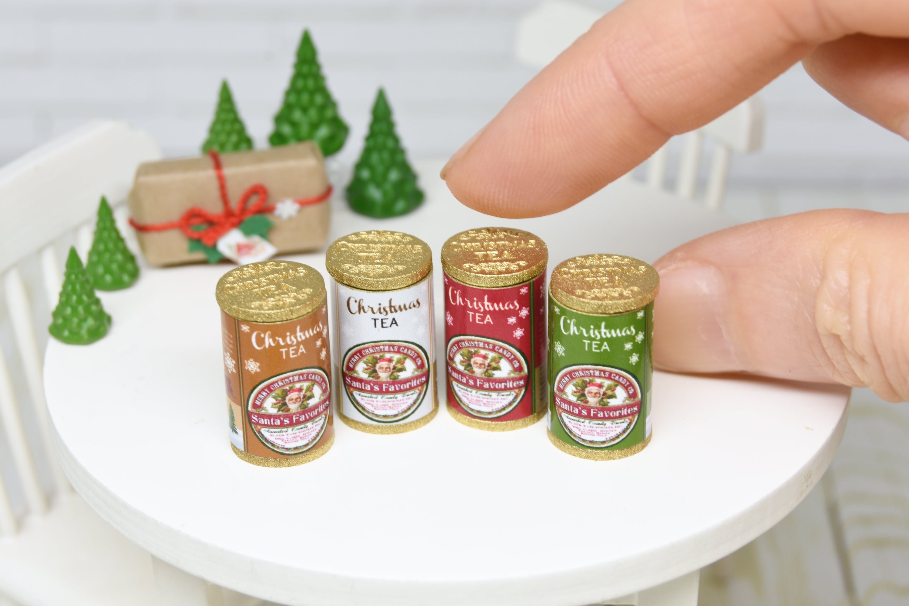 Christmas Tea Storage Box with Removable Lid - (1:12 scale)