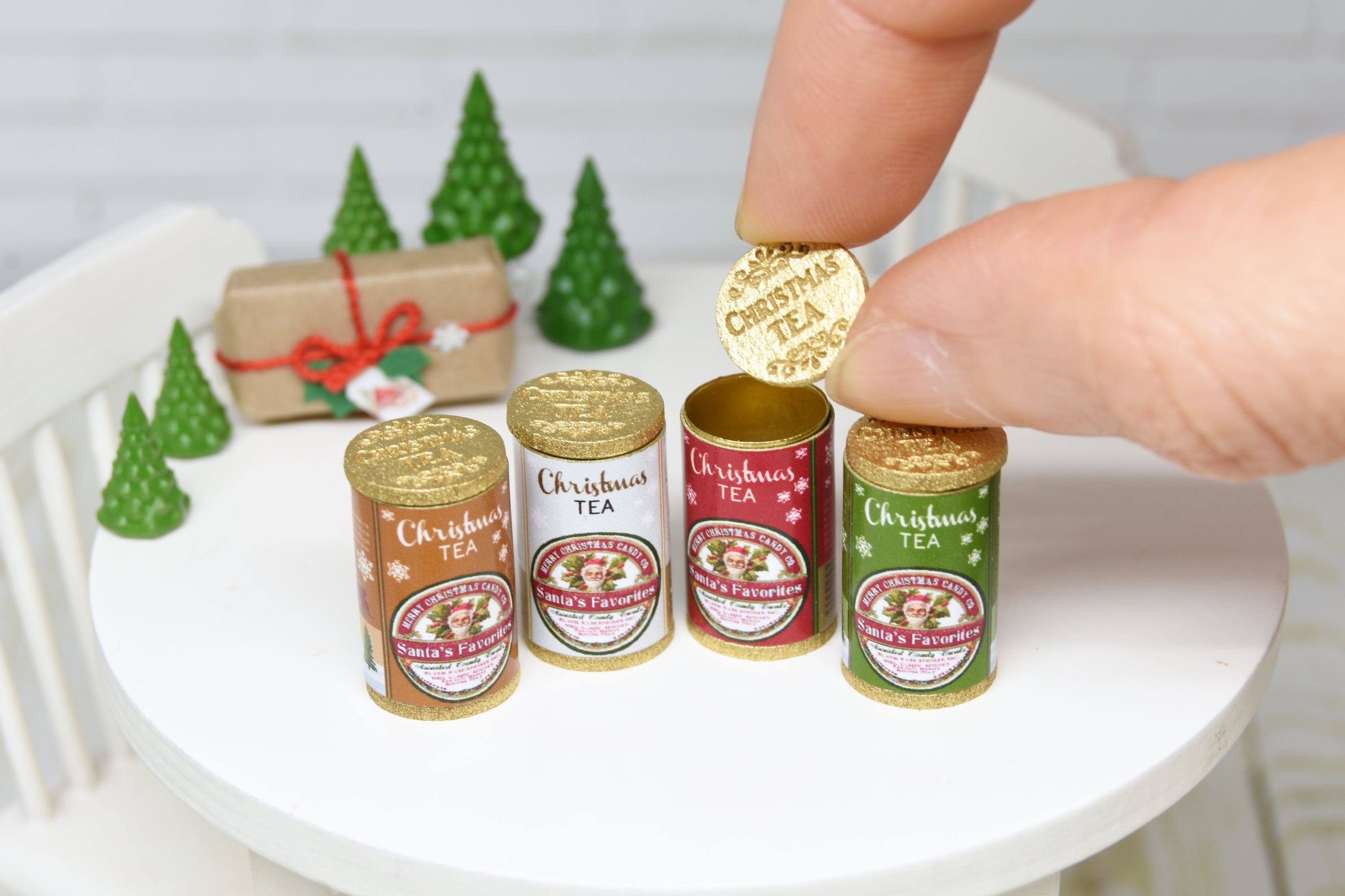 Christmas Tea Storage Box with Removable Lid - (1:12 scale)