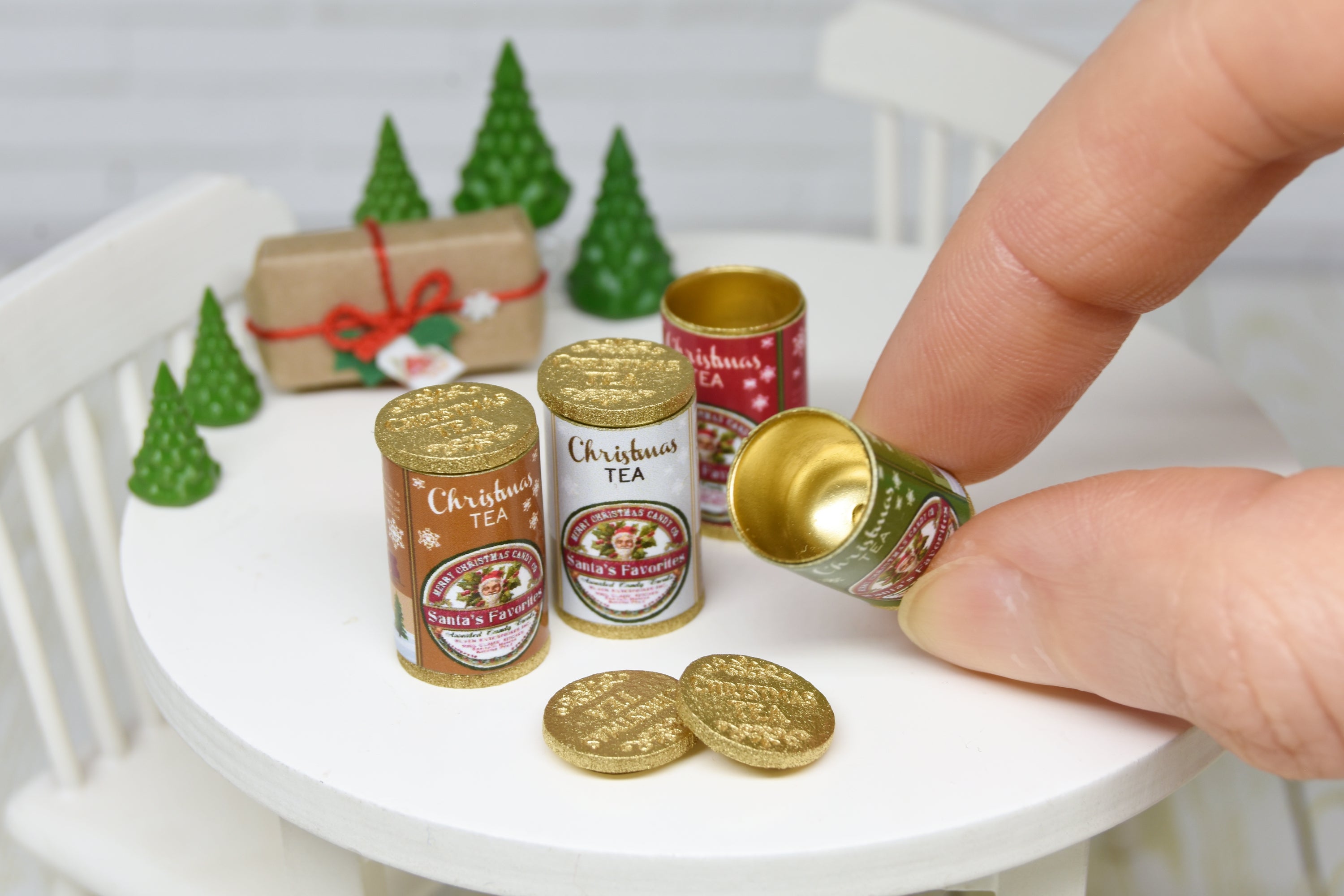 Christmas Tea Storage Box with Removable Lid - (1:12 scale)
