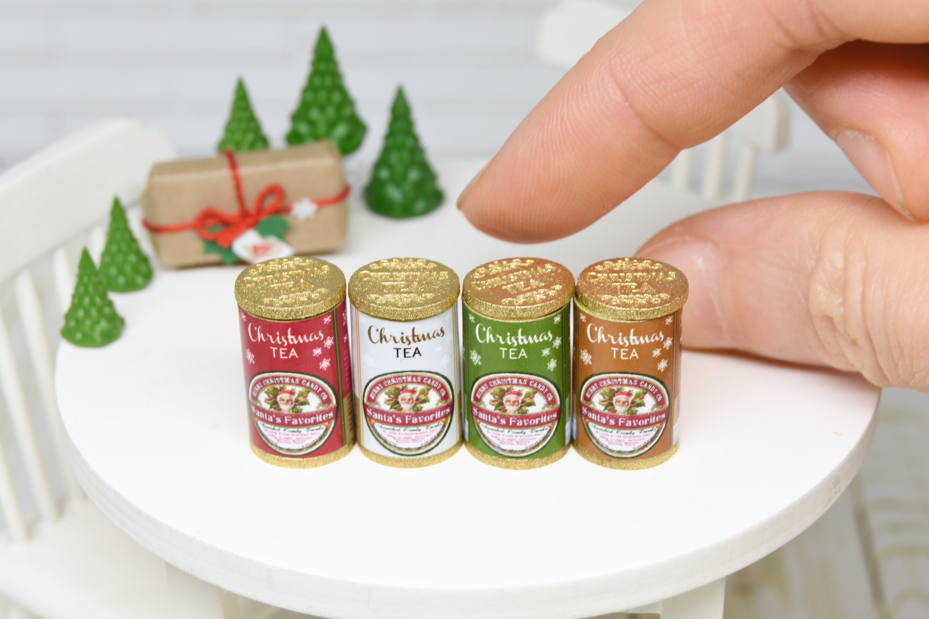Christmas Tea Storage Box with Removable Lid - (1:12 scale)