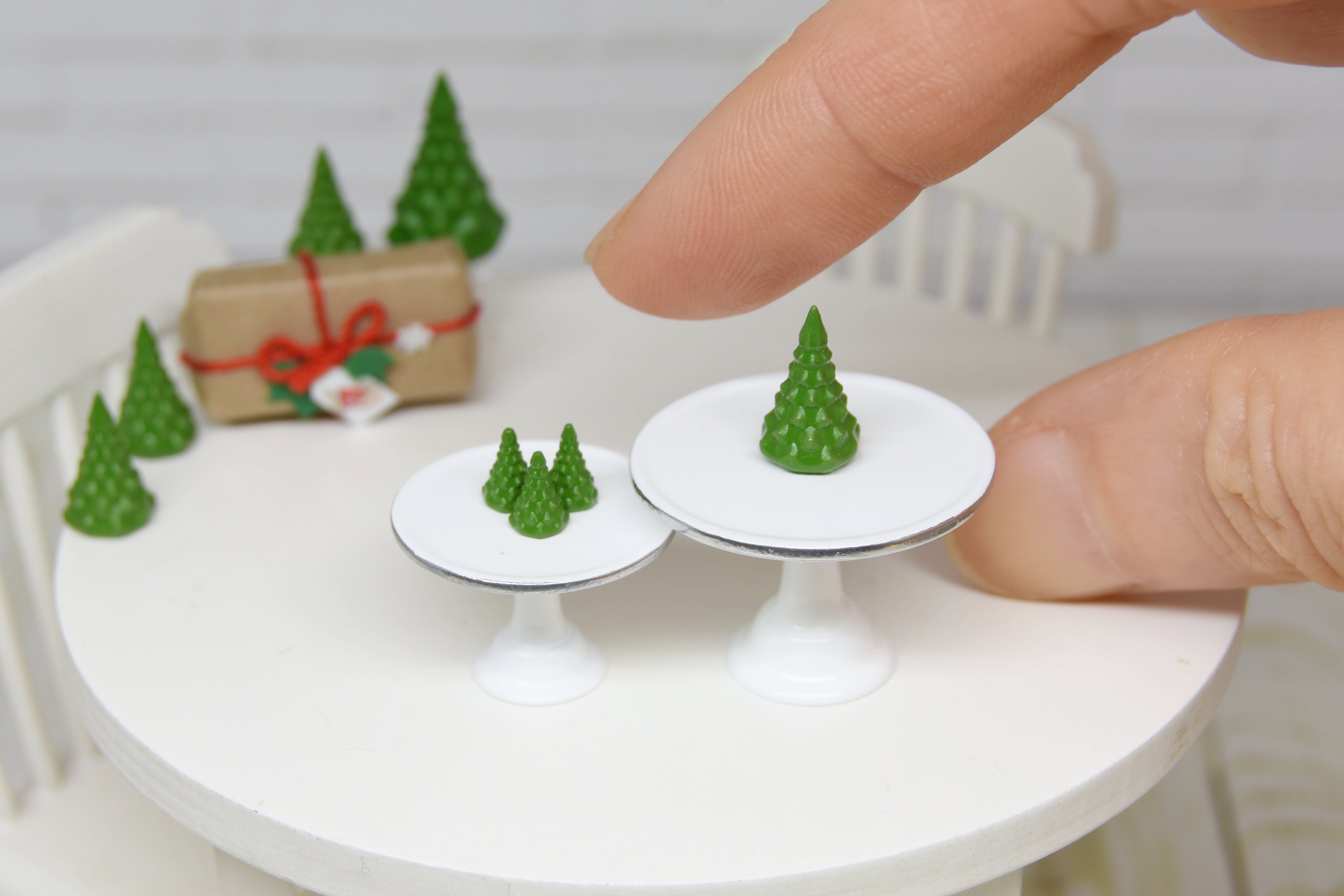 Set of 2 cake stands with trees (1:12 scale)