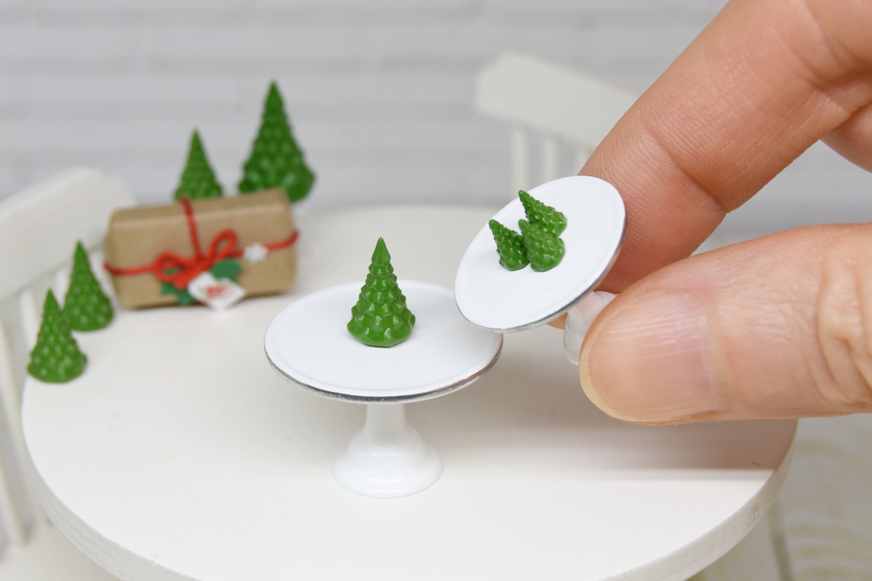 Set of 2 cake stands with trees (1:12 scale)