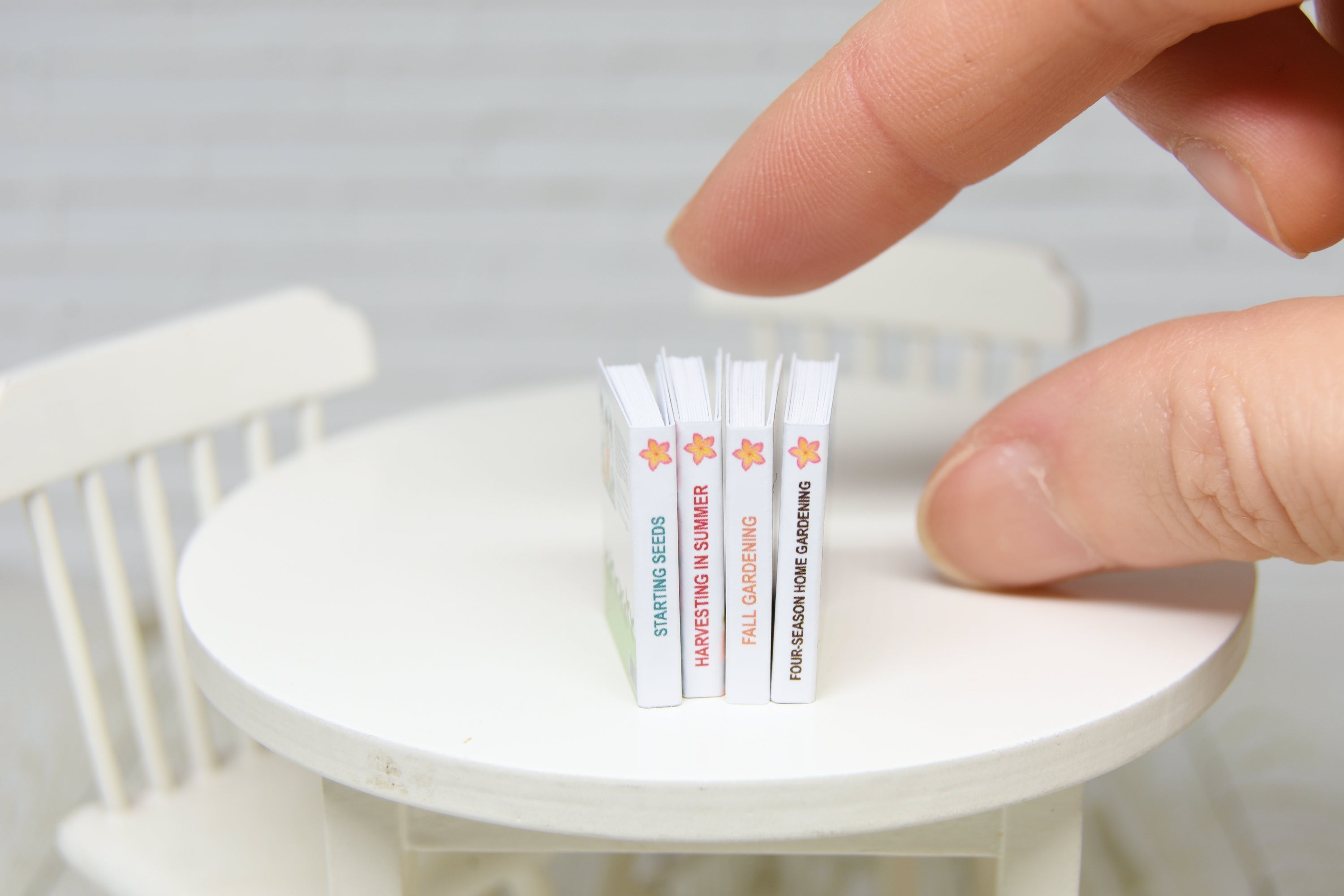 Books Set - 4pcs (1:12 scale) Gardening