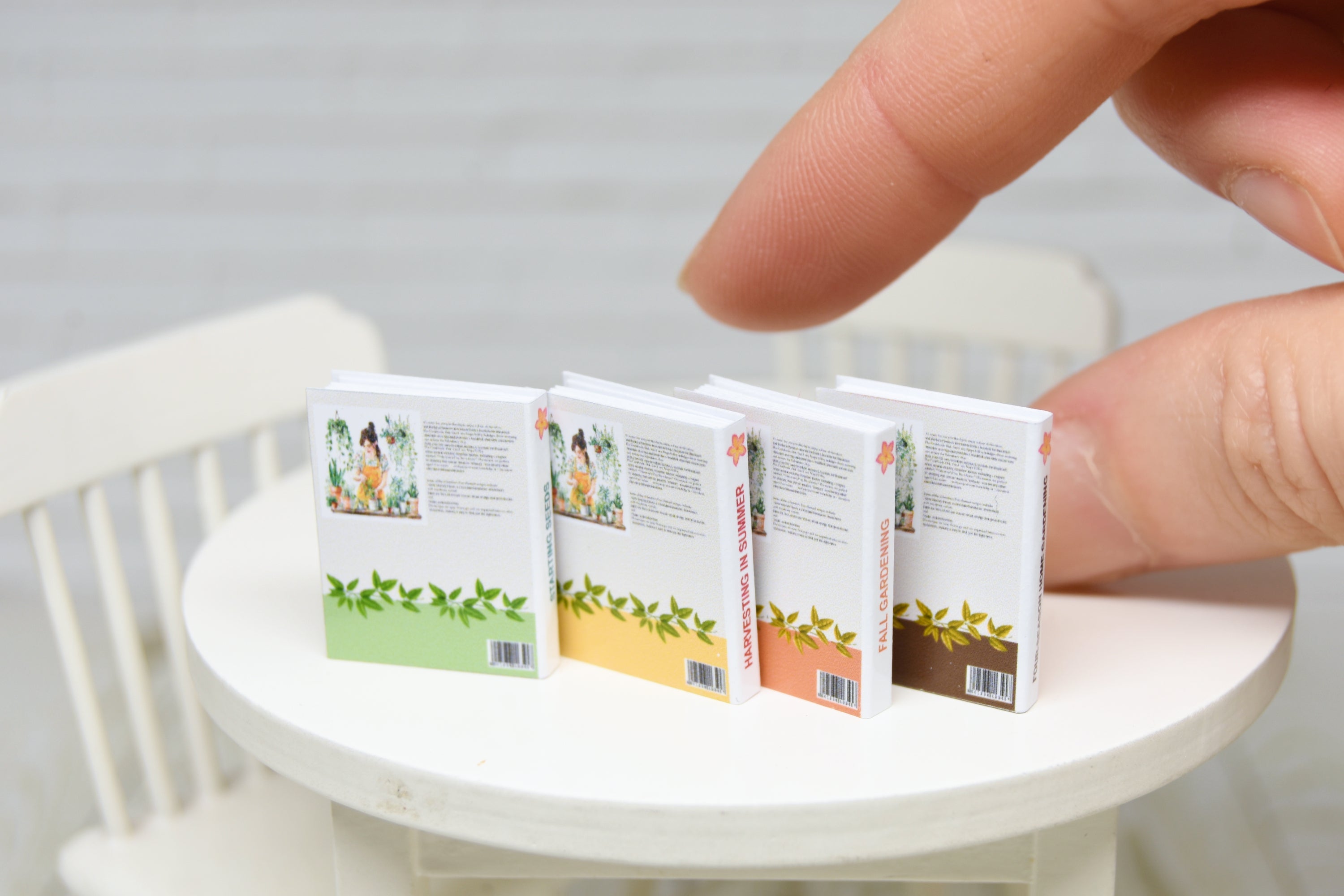 Books Set - 4pcs (1:12 scale) Gardening