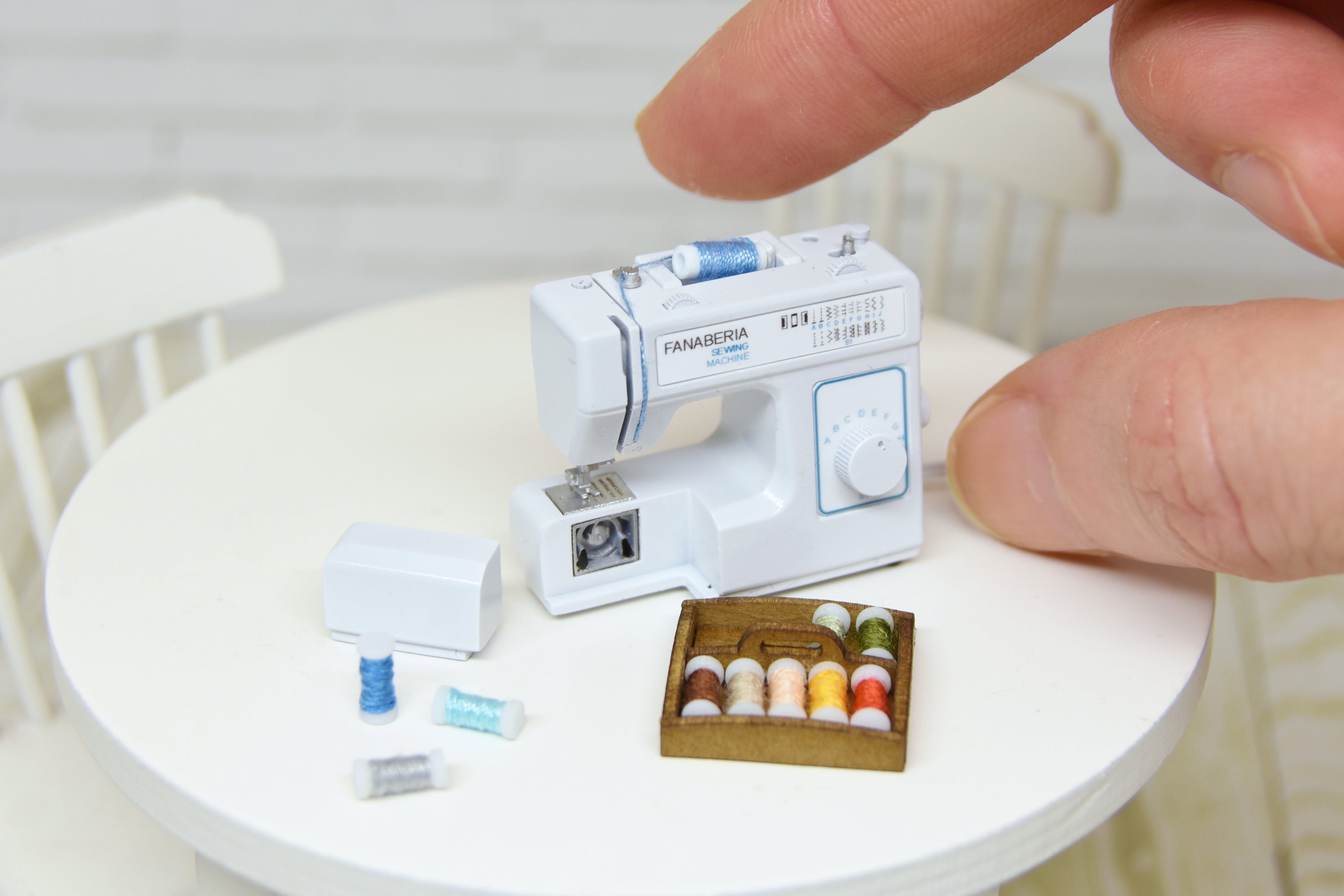 Sewing Machine with working light (1:12 scale) with box of threads