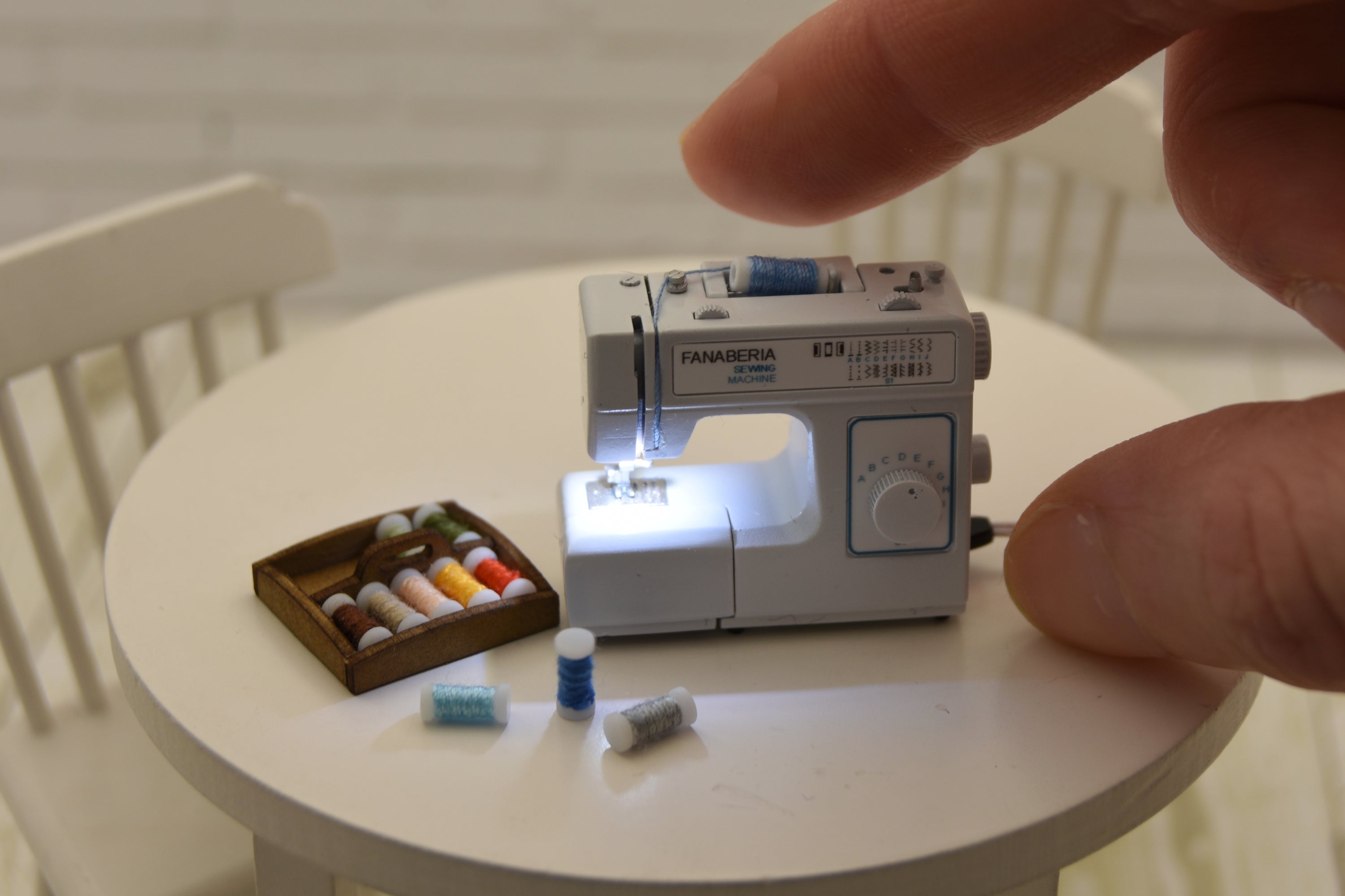 Sewing Machine with working light (1:12 scale) with box of threads