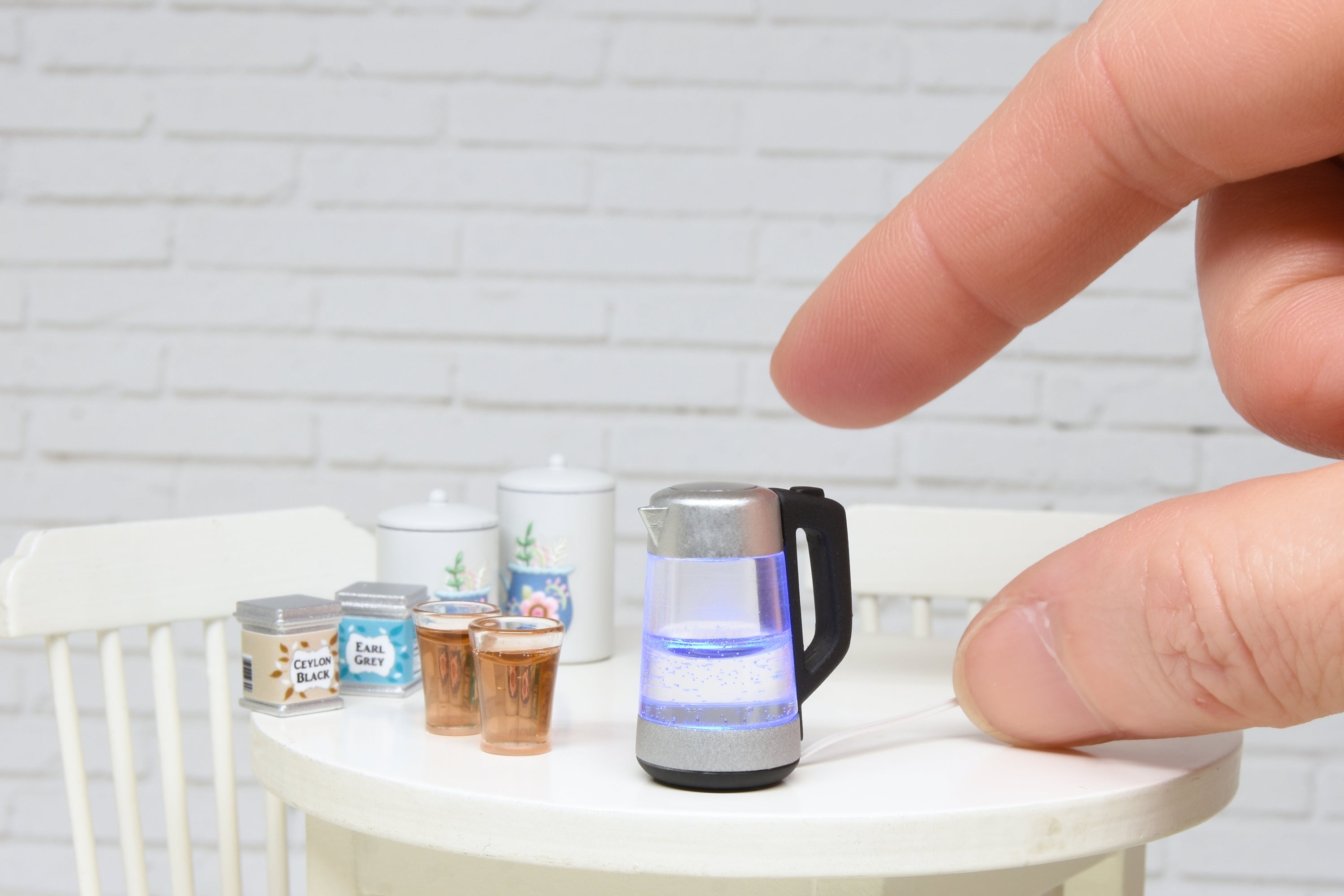 Electric kettle with working light(1:12 scale)