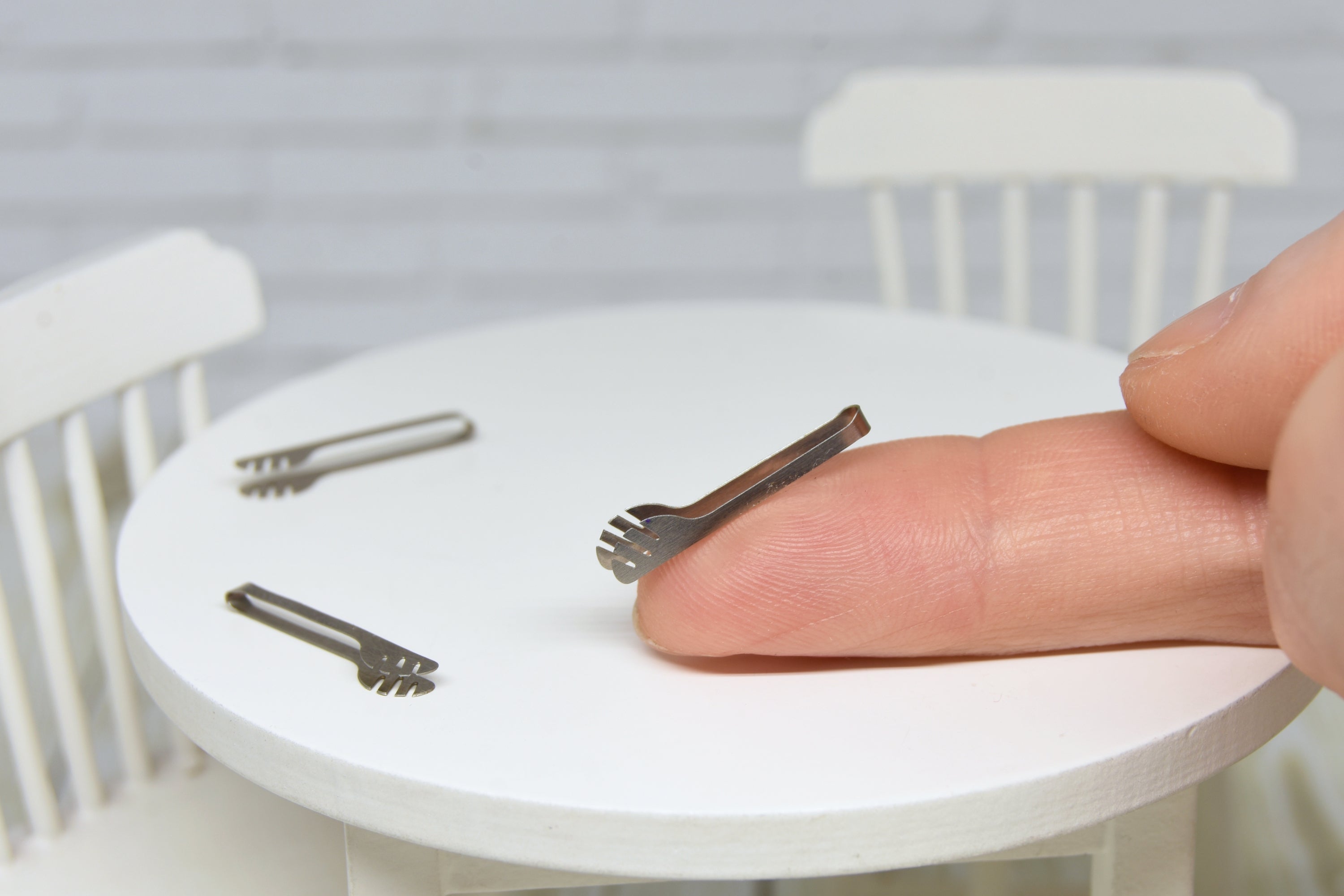 Metal tongs (1:12 scale) stainless steel