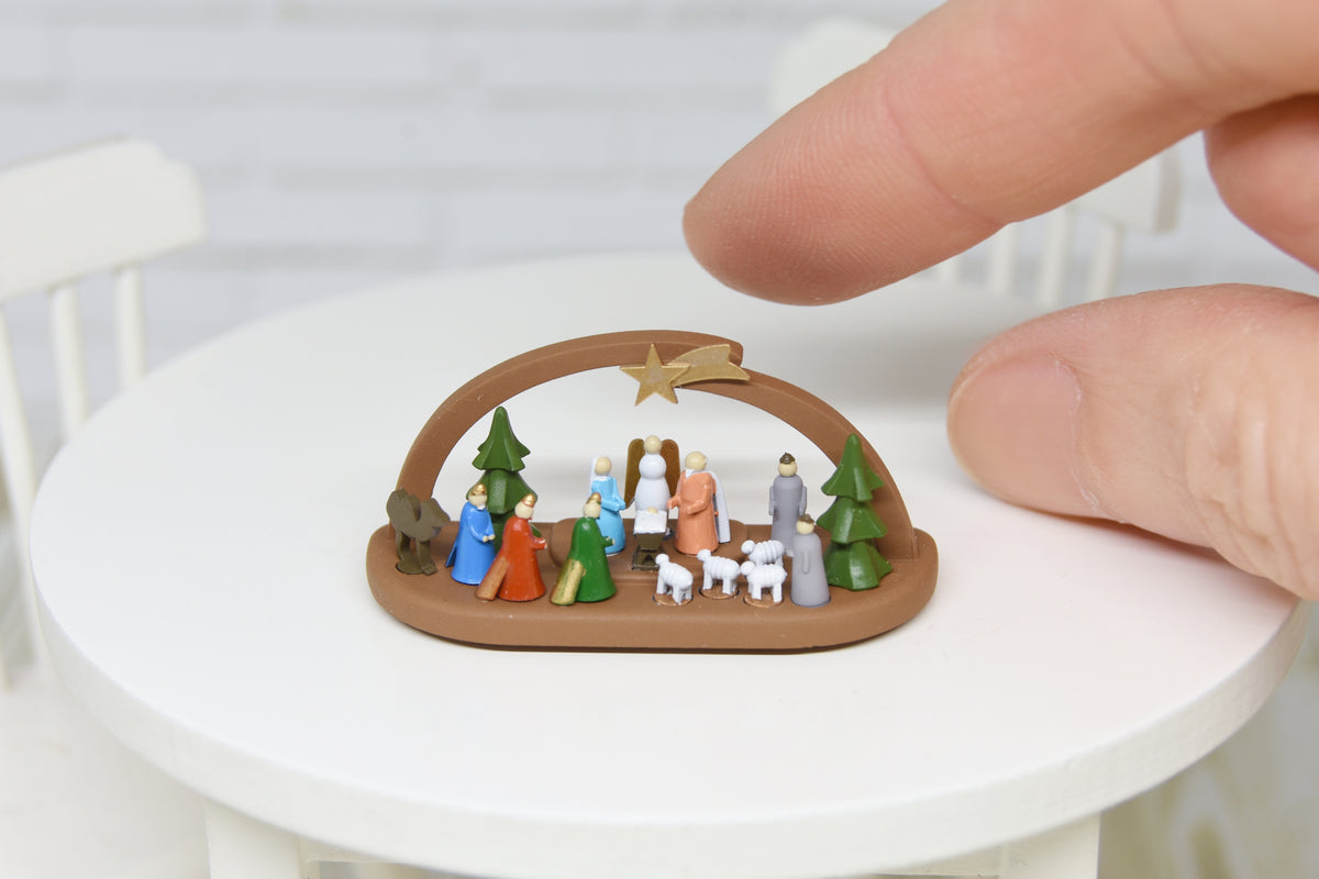 Christmas Native Scene with 16 hand painted figurines (1:12 scale)