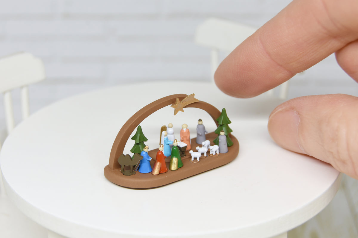 Christmas Native Scene with 16 hand painted figurines (1:12 scale)