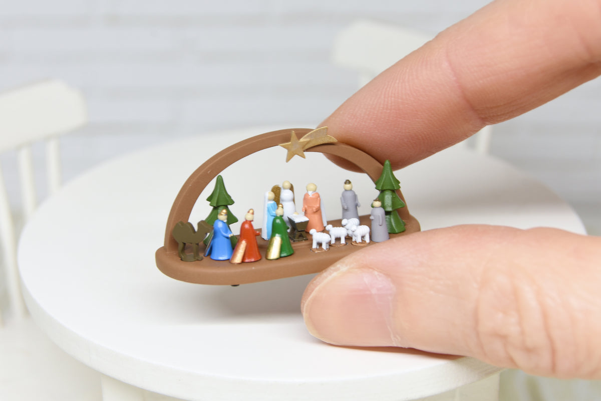Christmas Native Scene with 16 hand painted figurines (1:12 scale)