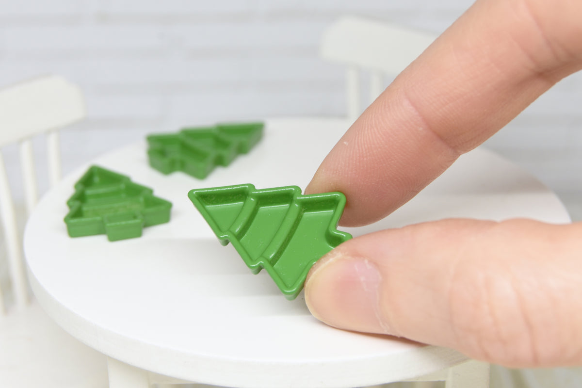Christmas tree shaped Plate (1:12 scale)