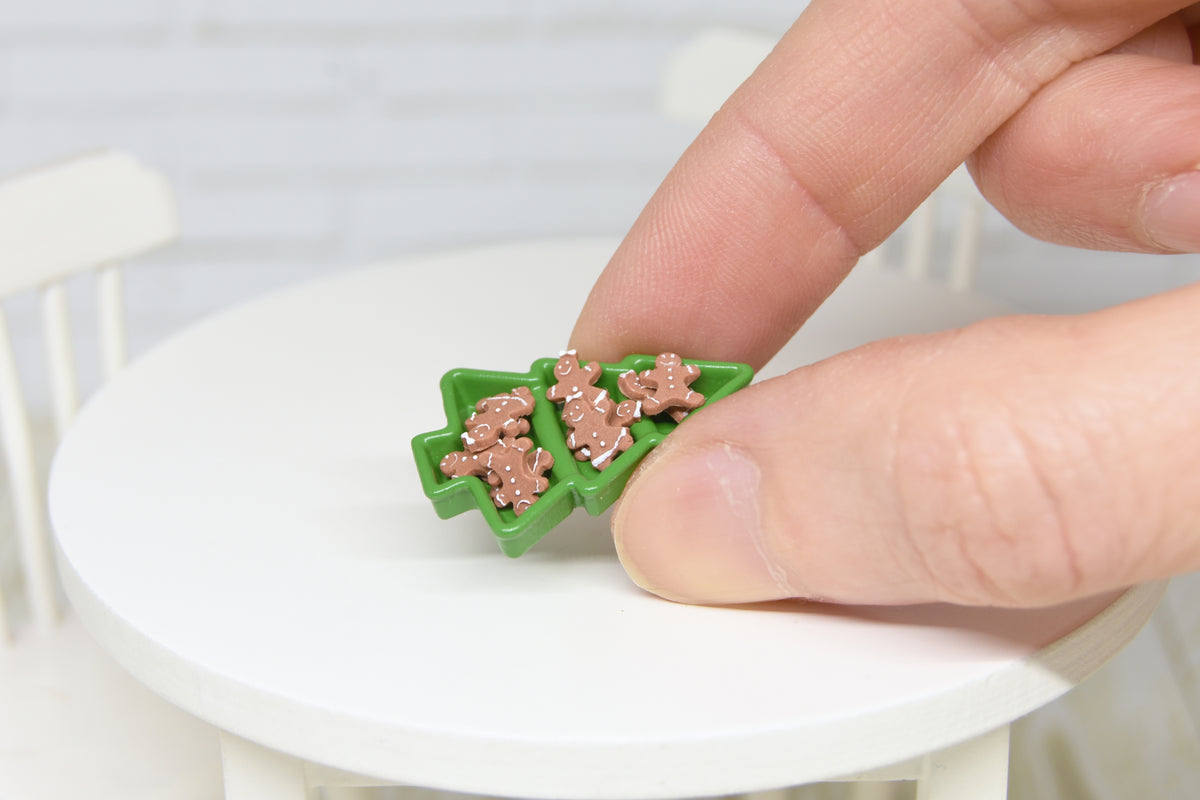 Christmas tree shaped Plate (1:12 scale)