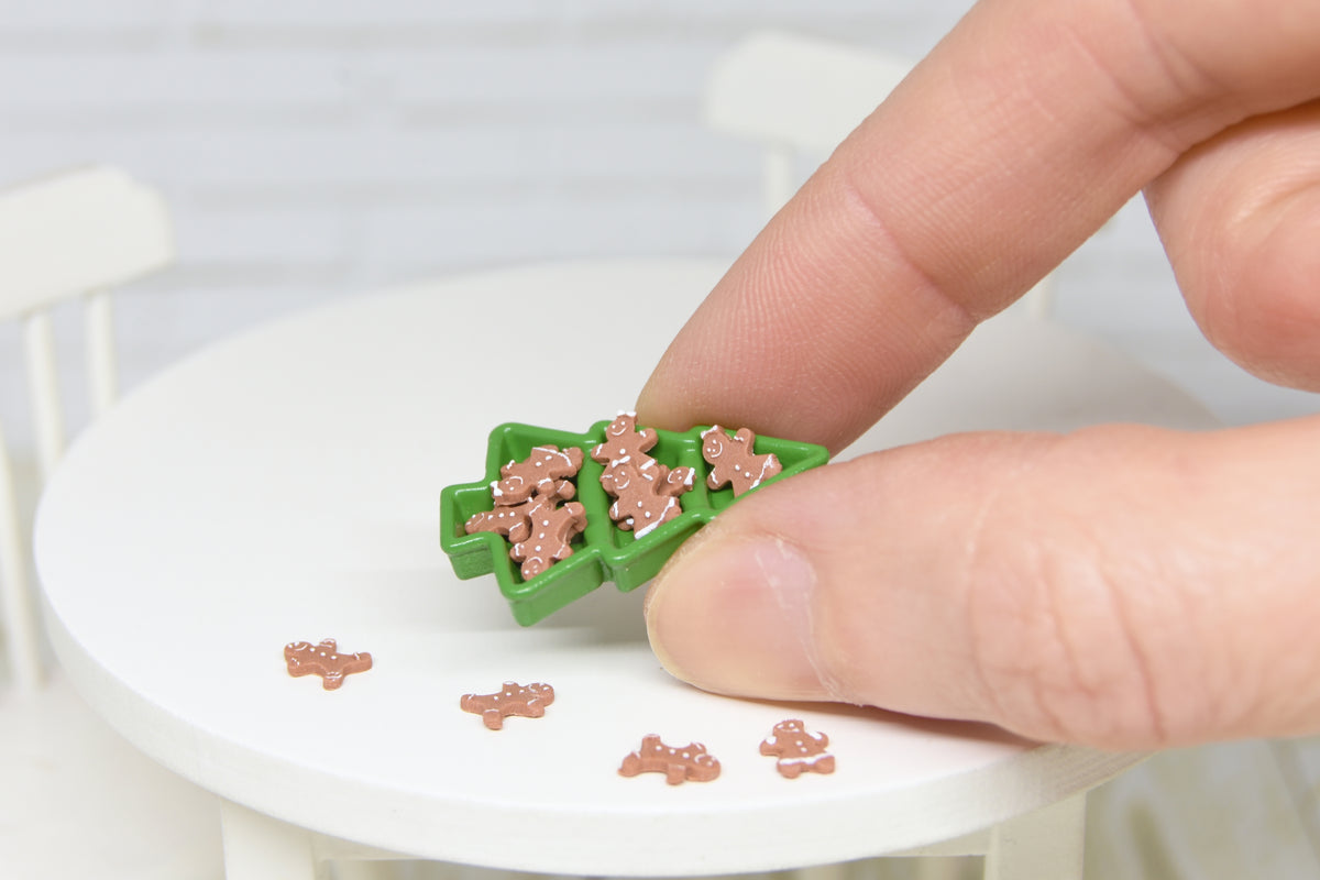 Christmas tree shaped Plate (1:12 scale)