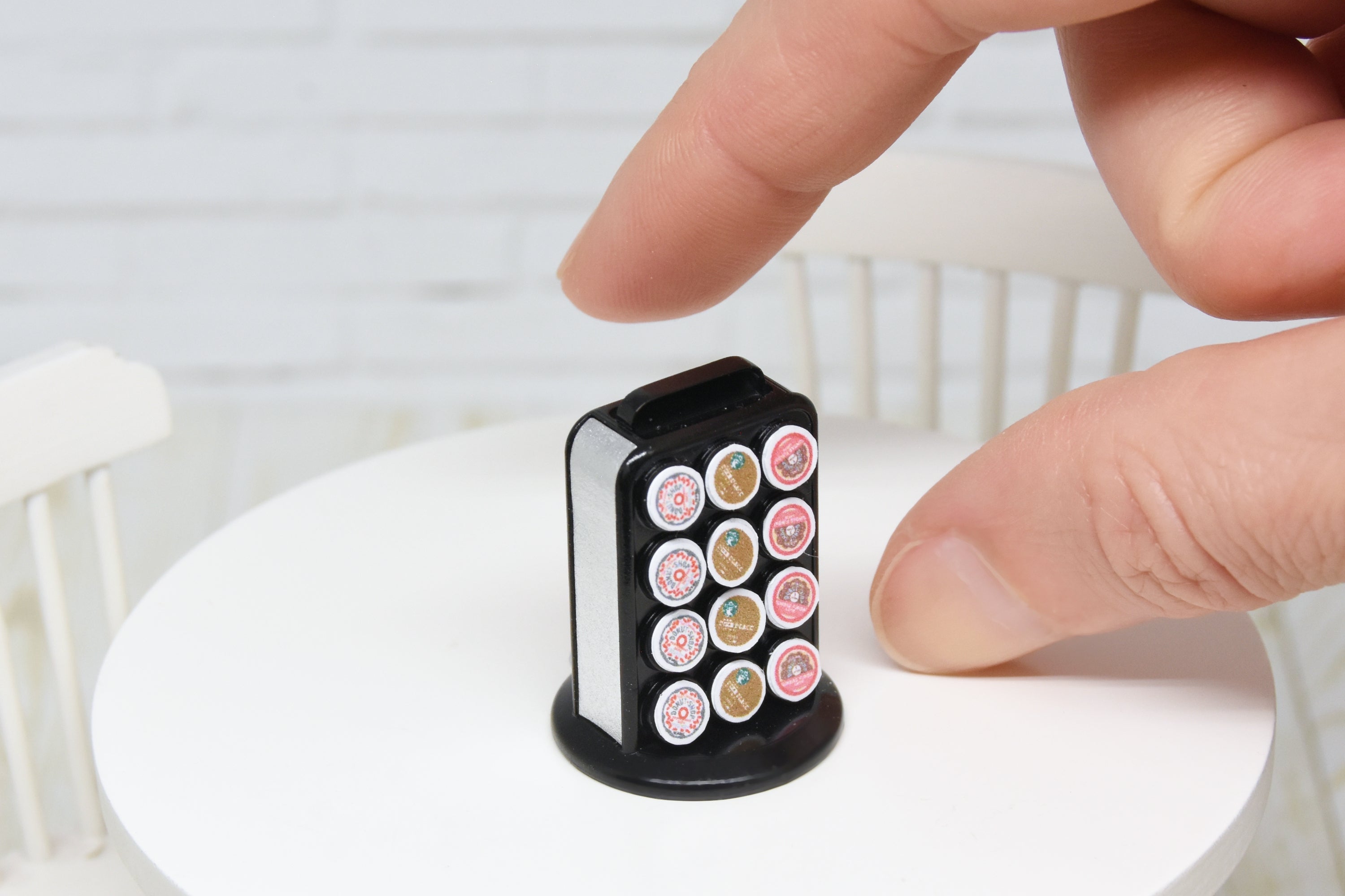 Holder with 24 removable pods (1:12 scale)