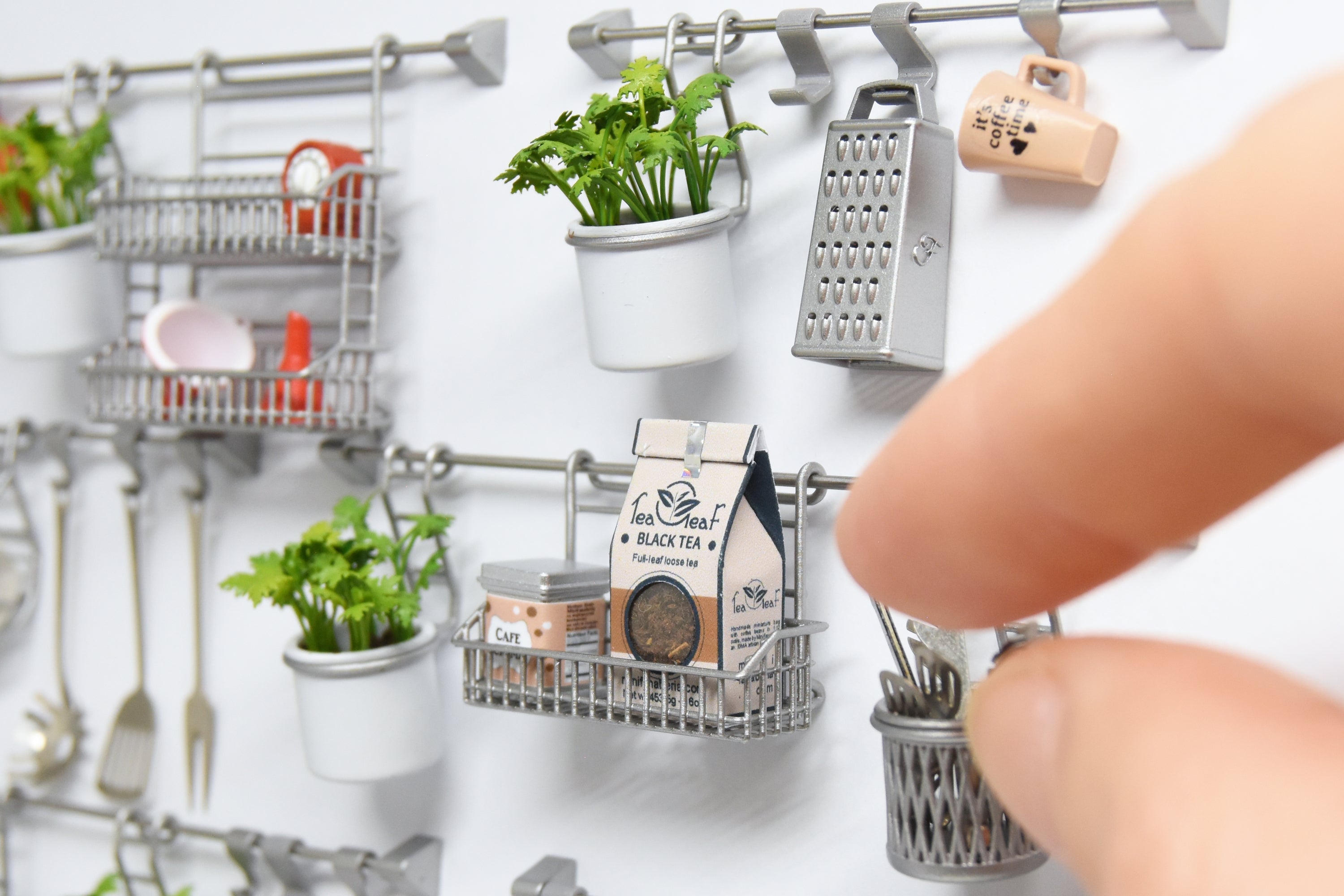 Single hanging basket (1:12 scale)