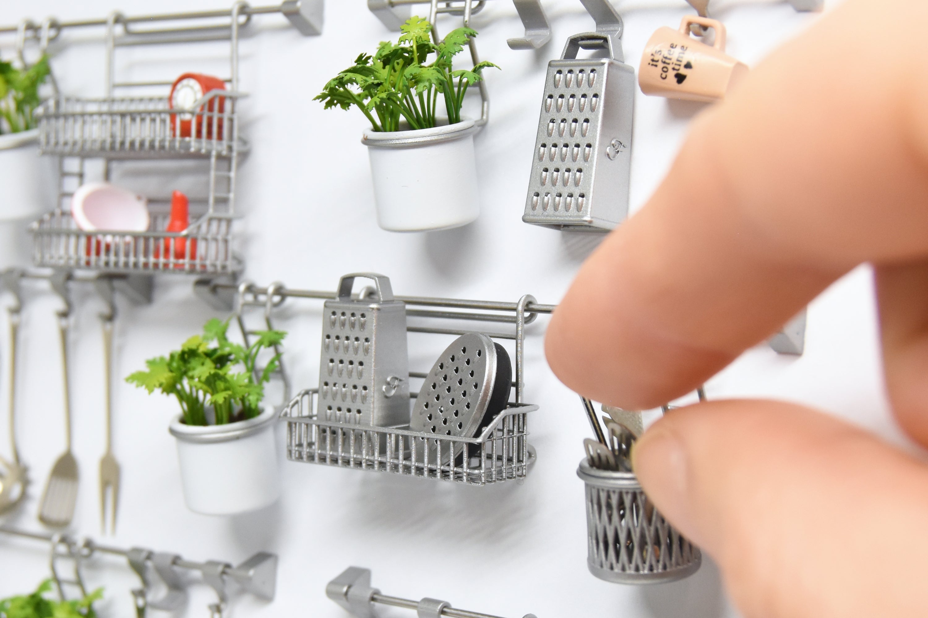 Single hanging basket with 2 compartments (1:12 scale)