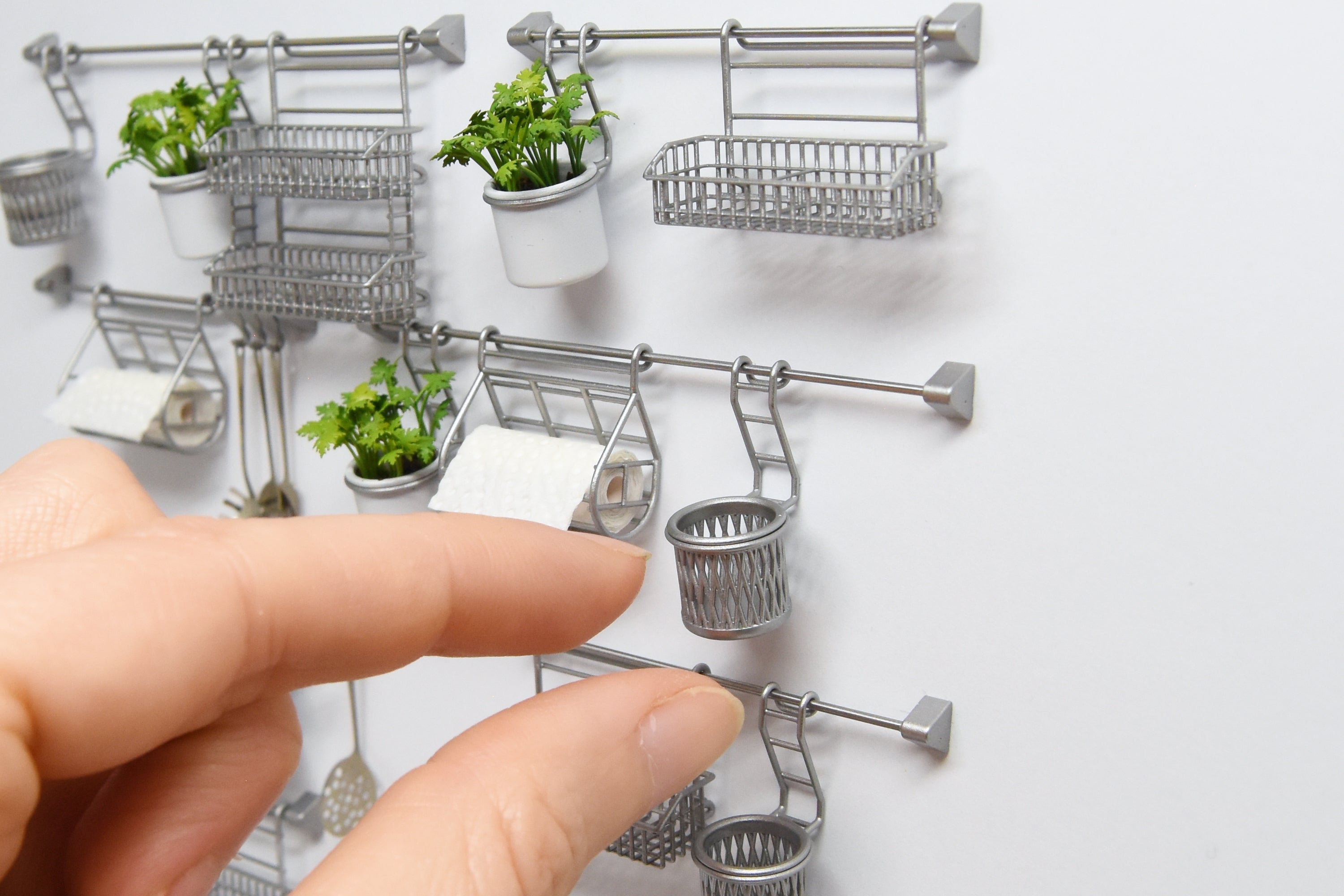 Round hanging basket (1:12 scale)