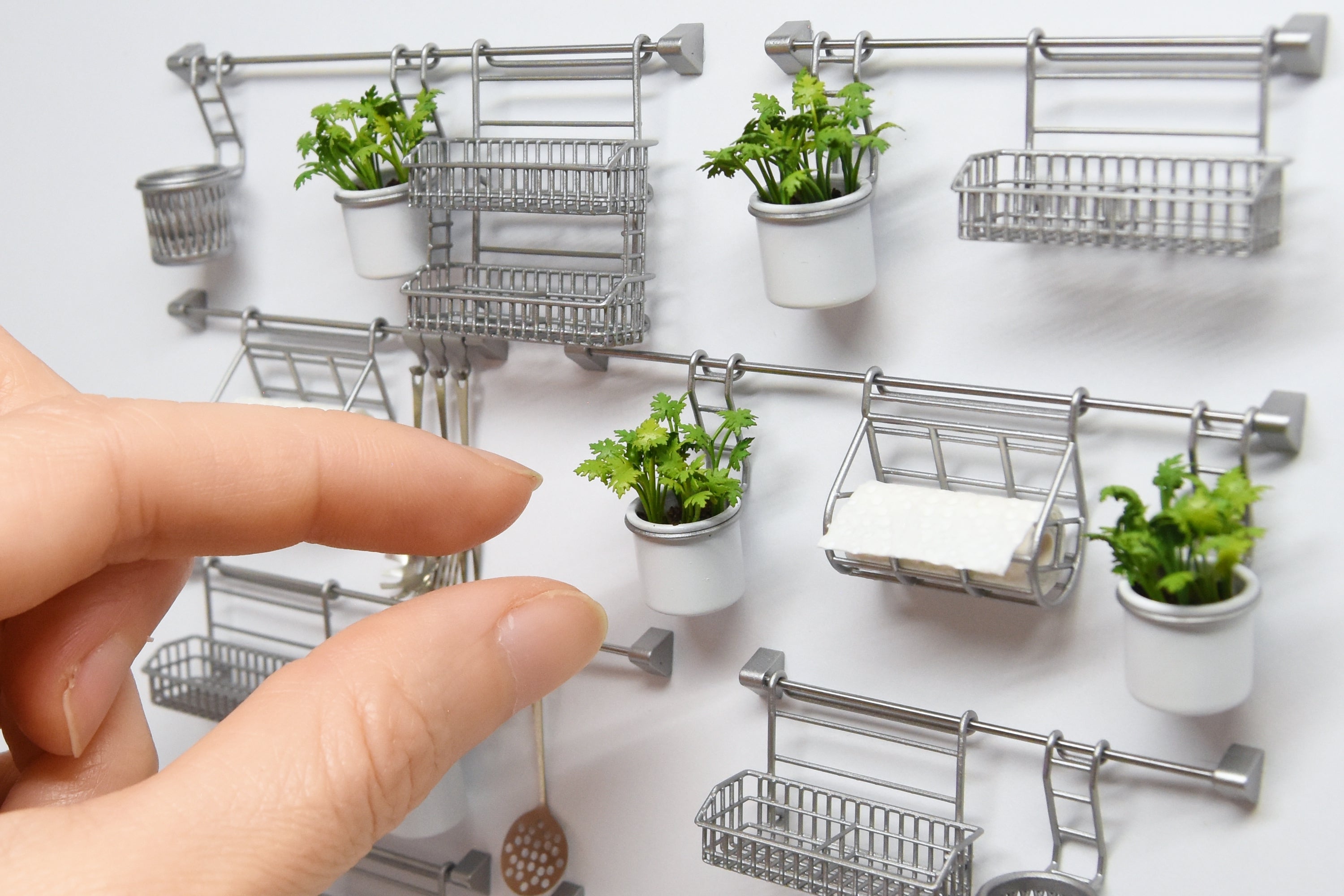 Hanging pot with parsley (1:12 scale)
