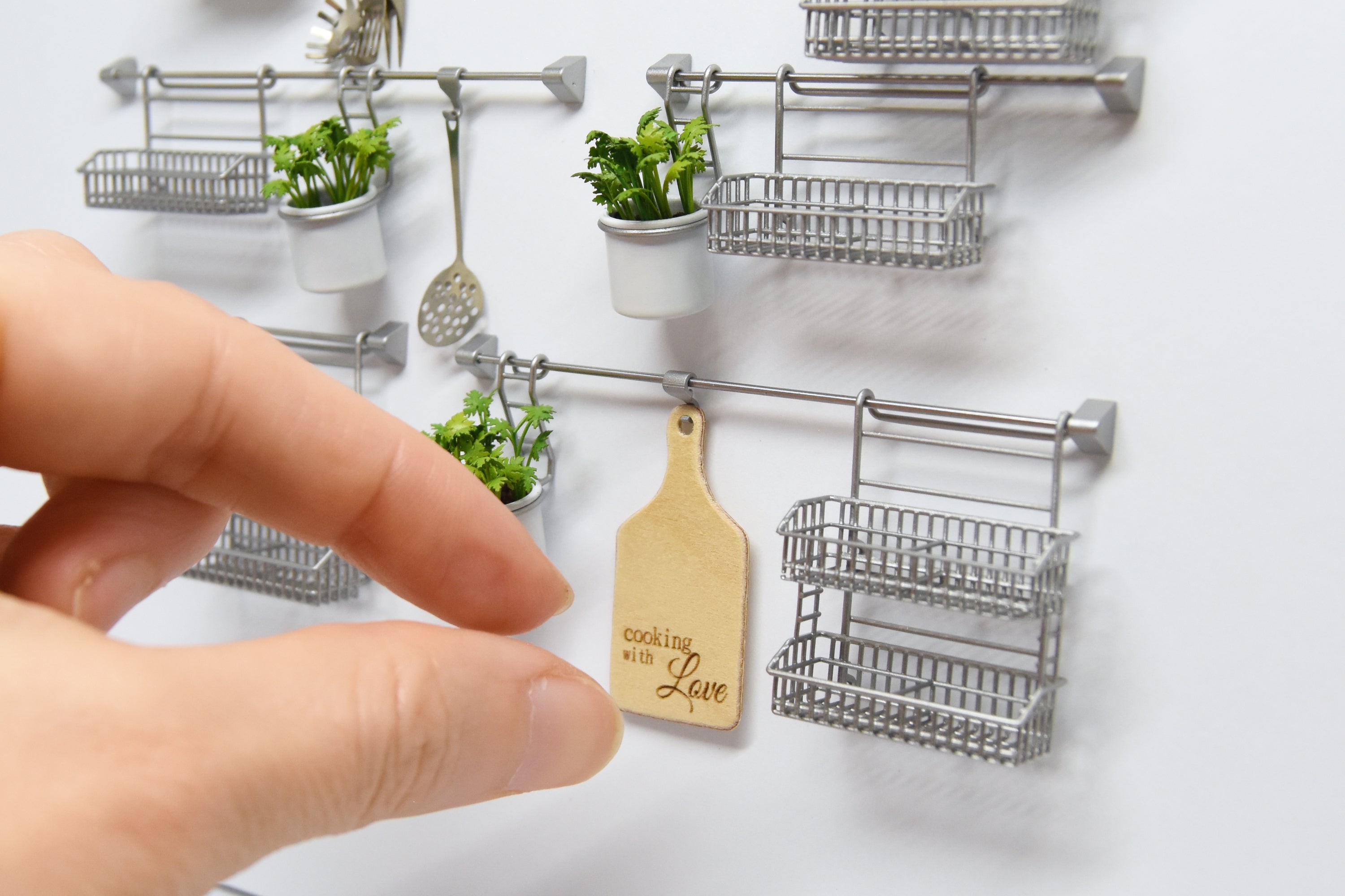Hanging cutting board (1:12 scale)