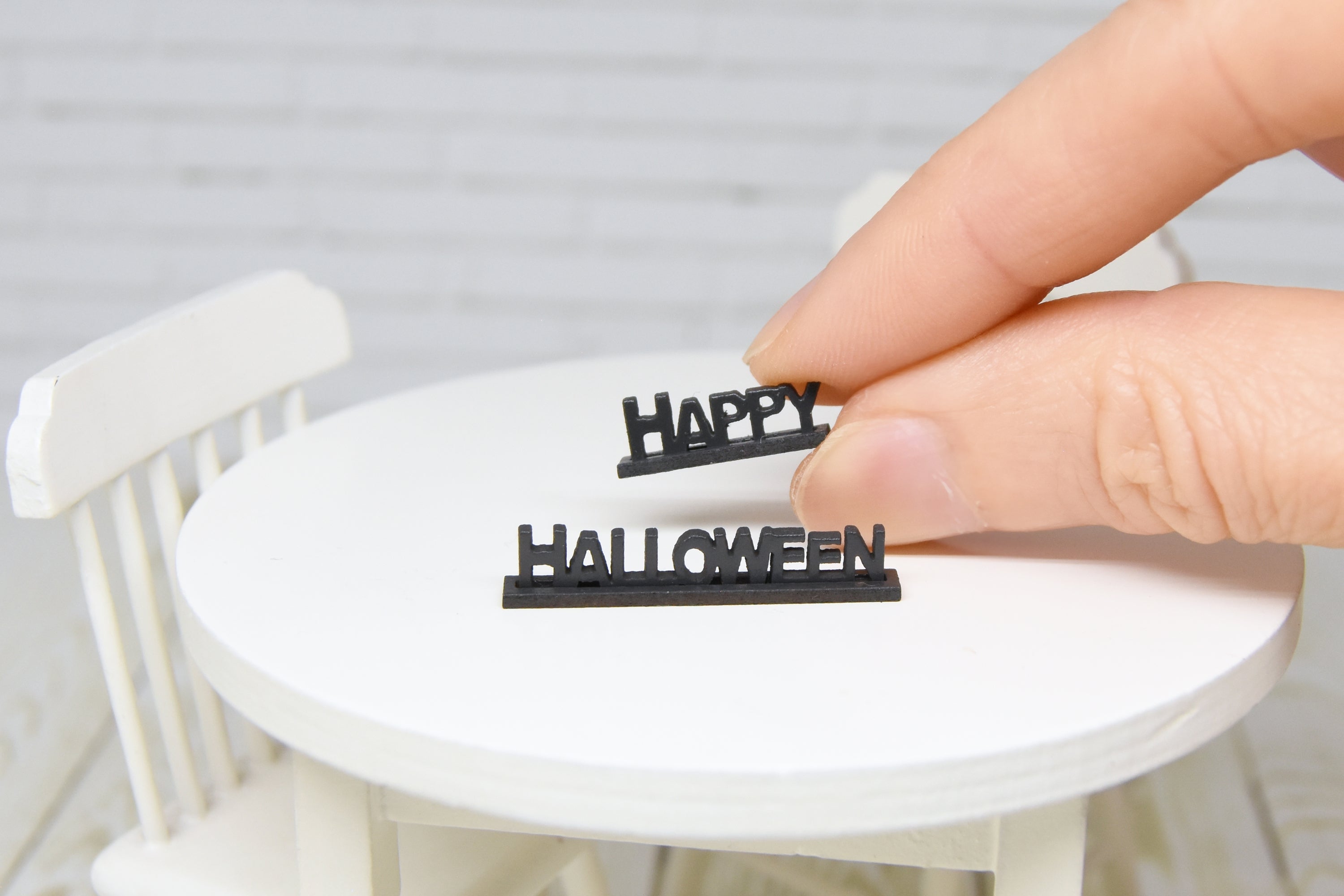 Happy Halloween standing signs (1:12 scale)