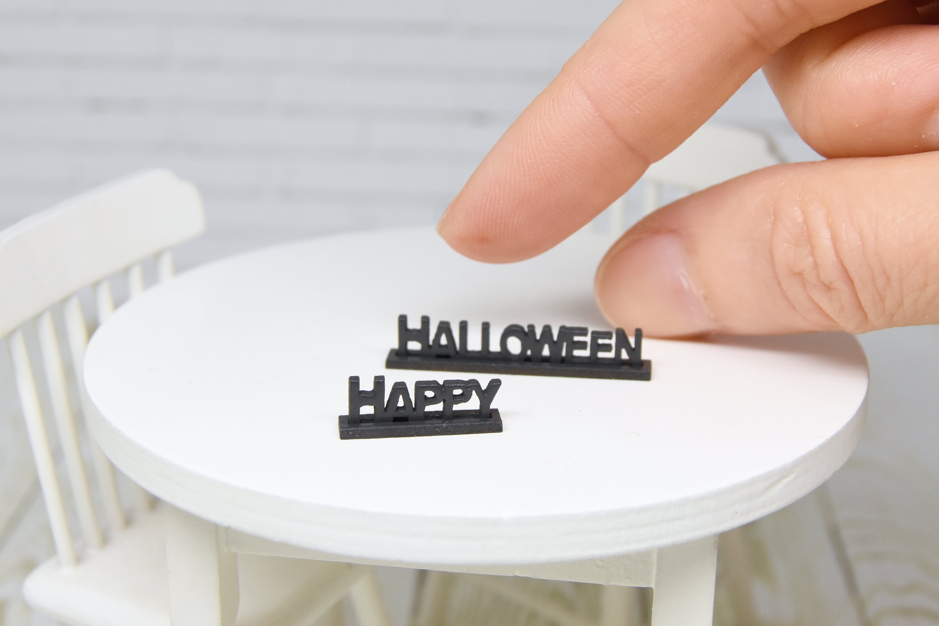 Happy Halloween standing signs (1:12 scale)