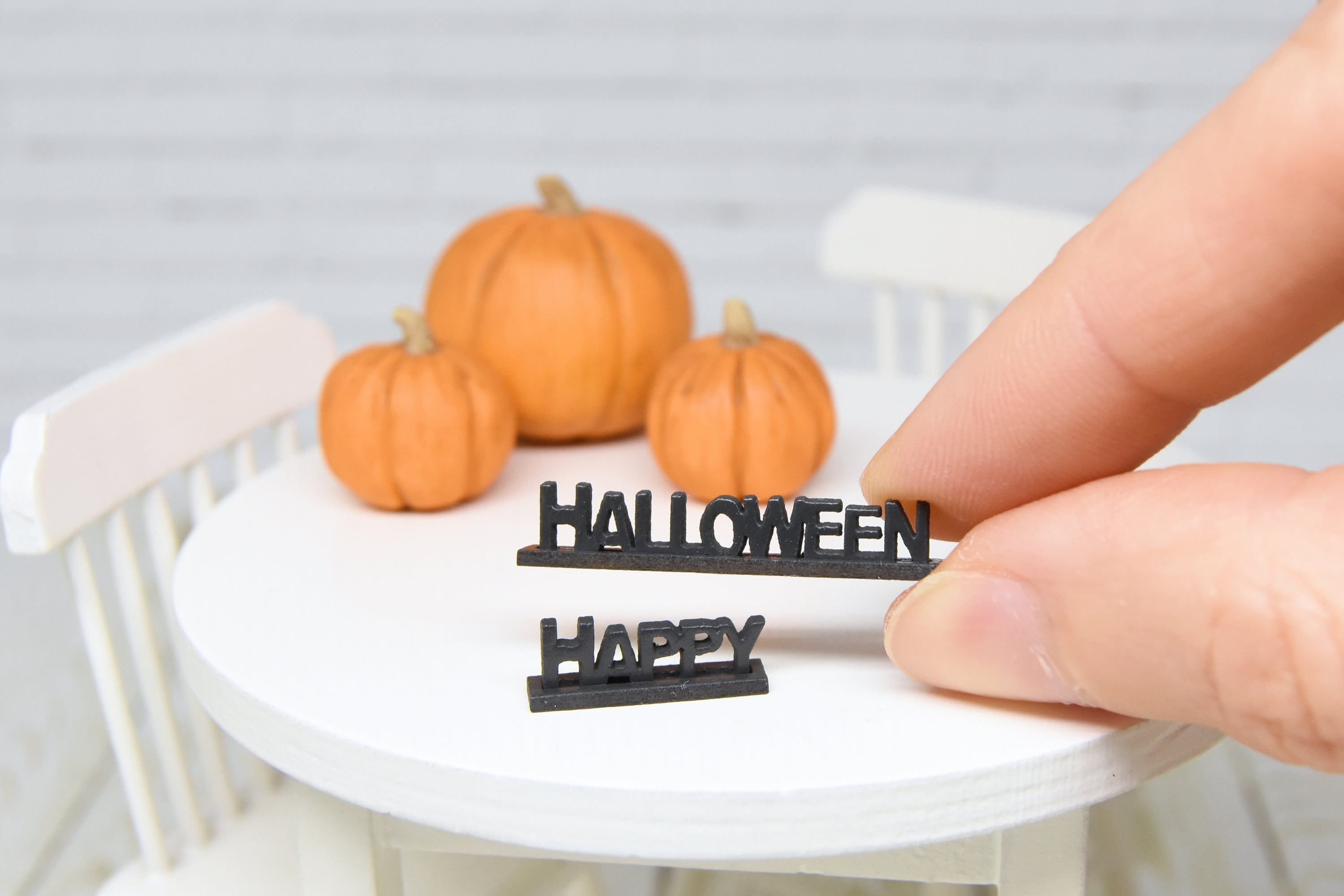 Happy Halloween standing signs (1:12 scale)