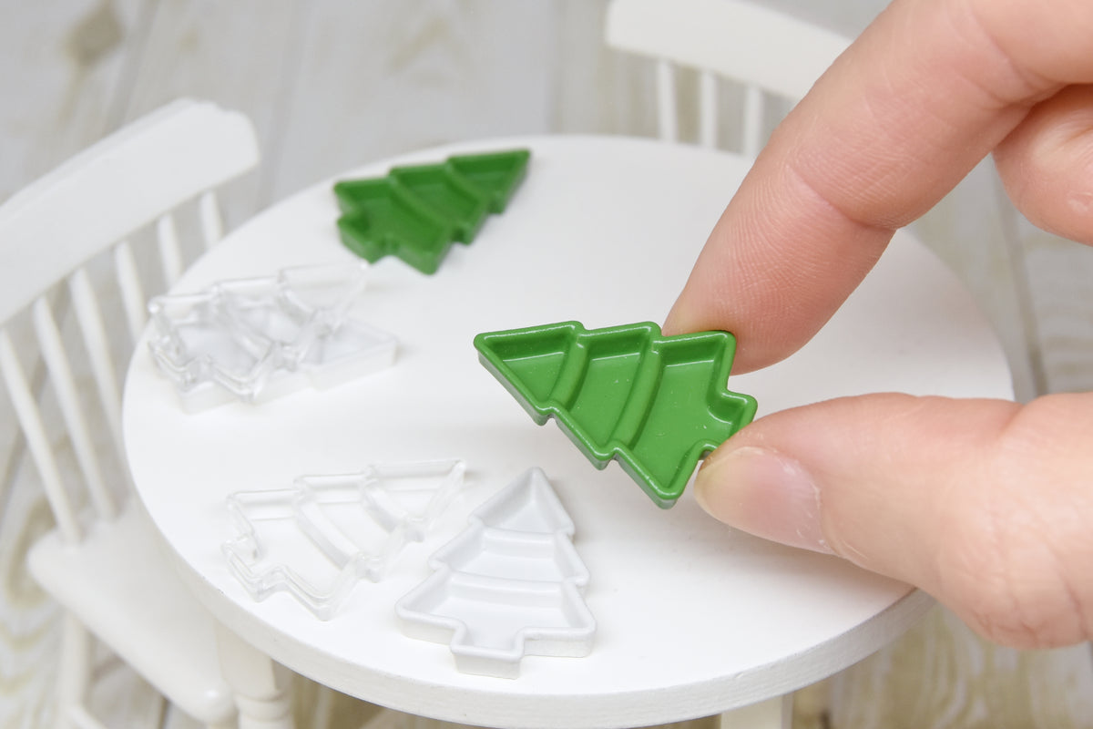 Christmas tree shaped Plate (1:12 scale)