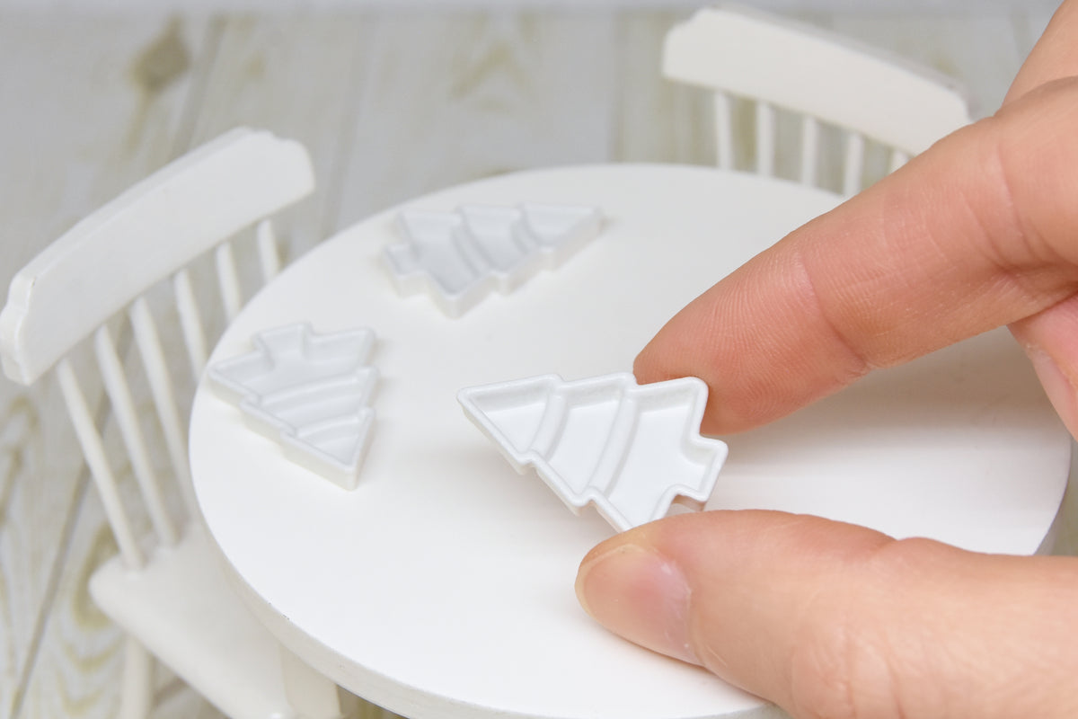 Christmas tree shaped Plate (1:12 scale)