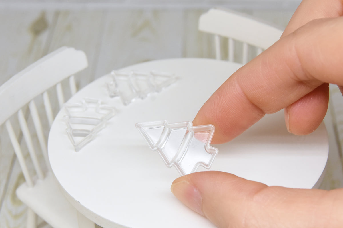 Christmas tree shaped Plate (1:12 scale)