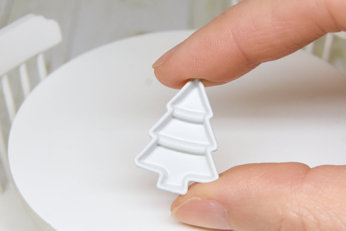 Christmas tree shaped Plate (1:12 scale)