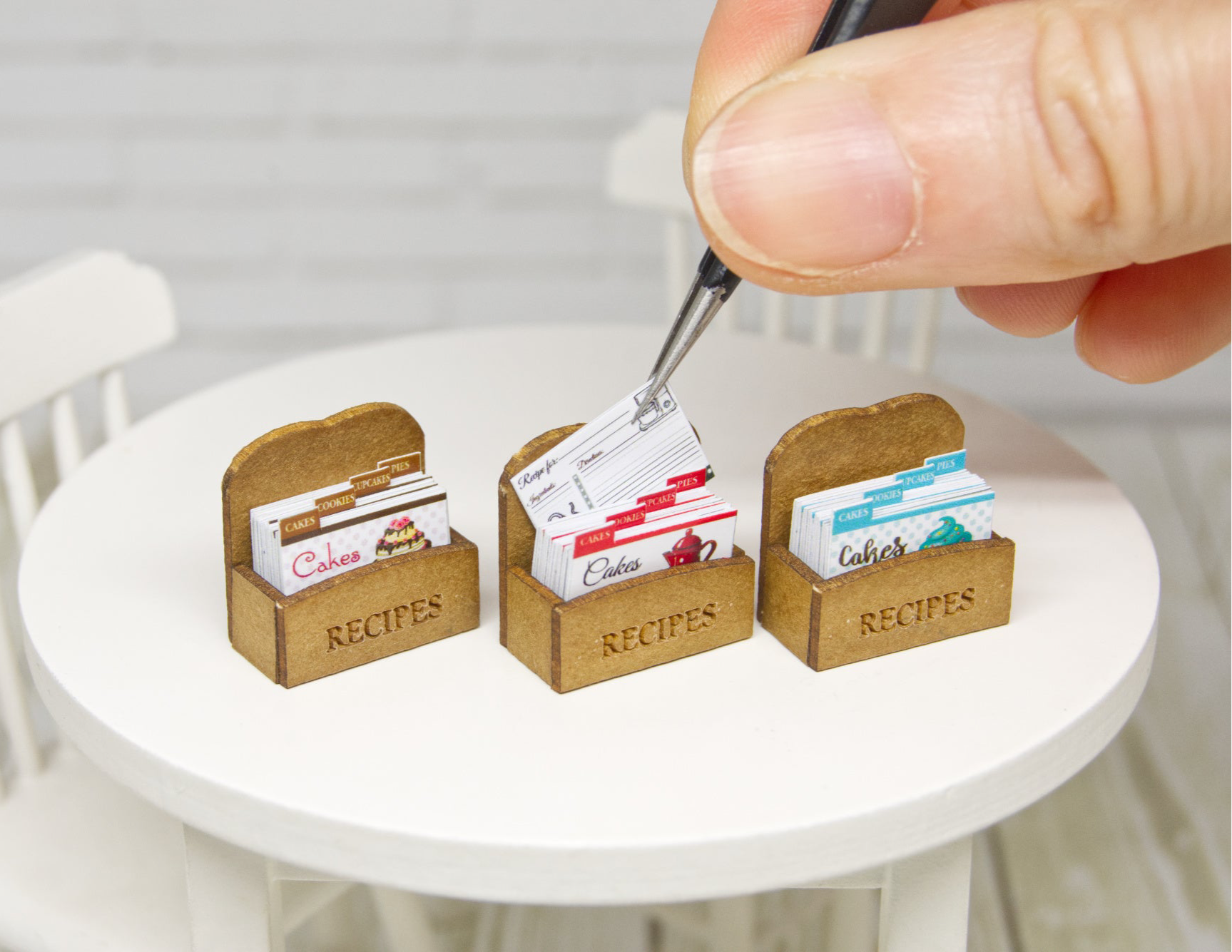 Recipe Box with 16 removable cards (1:12 scale)